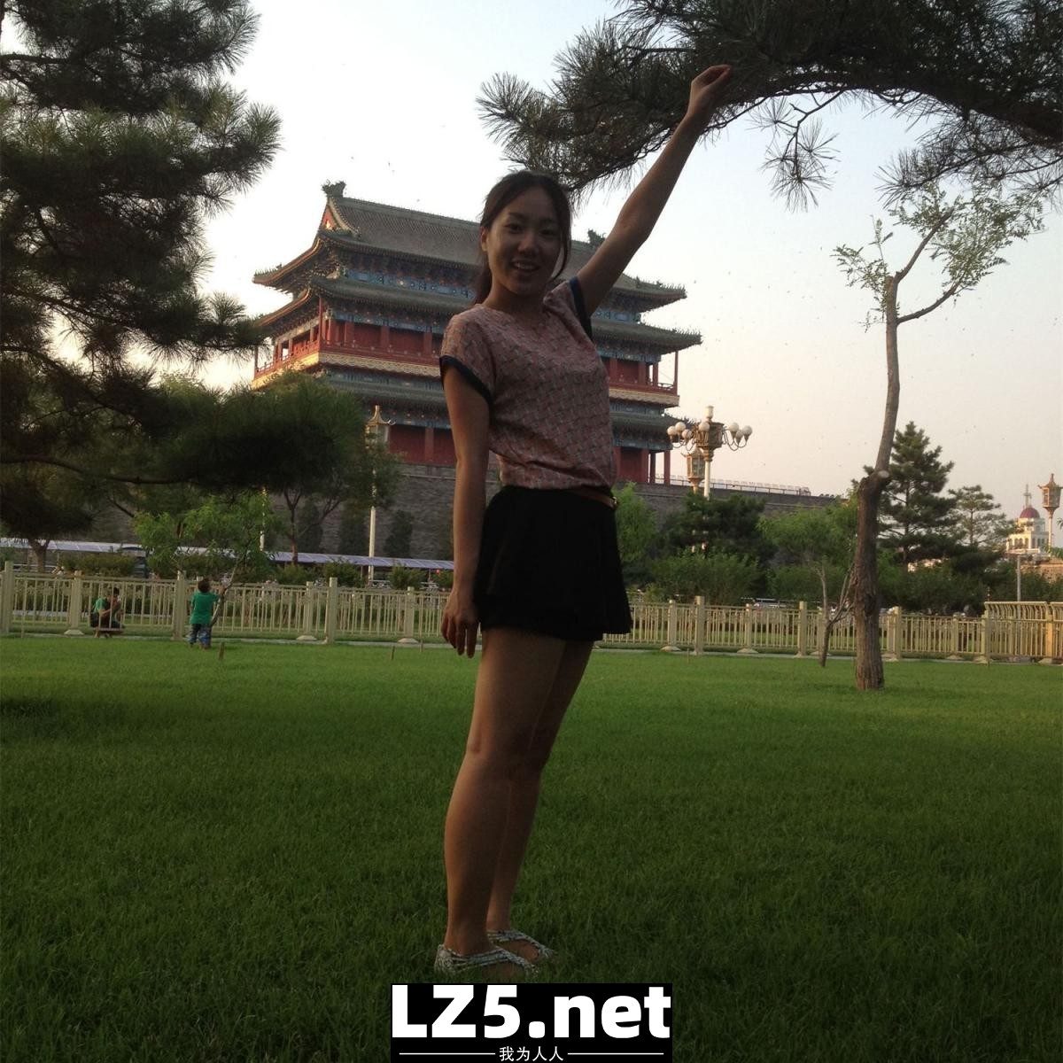一个30岁的大屁股少妇，在自己就可以拿玩具玩穴了，非常值得偷情的极品反差婊[233P]