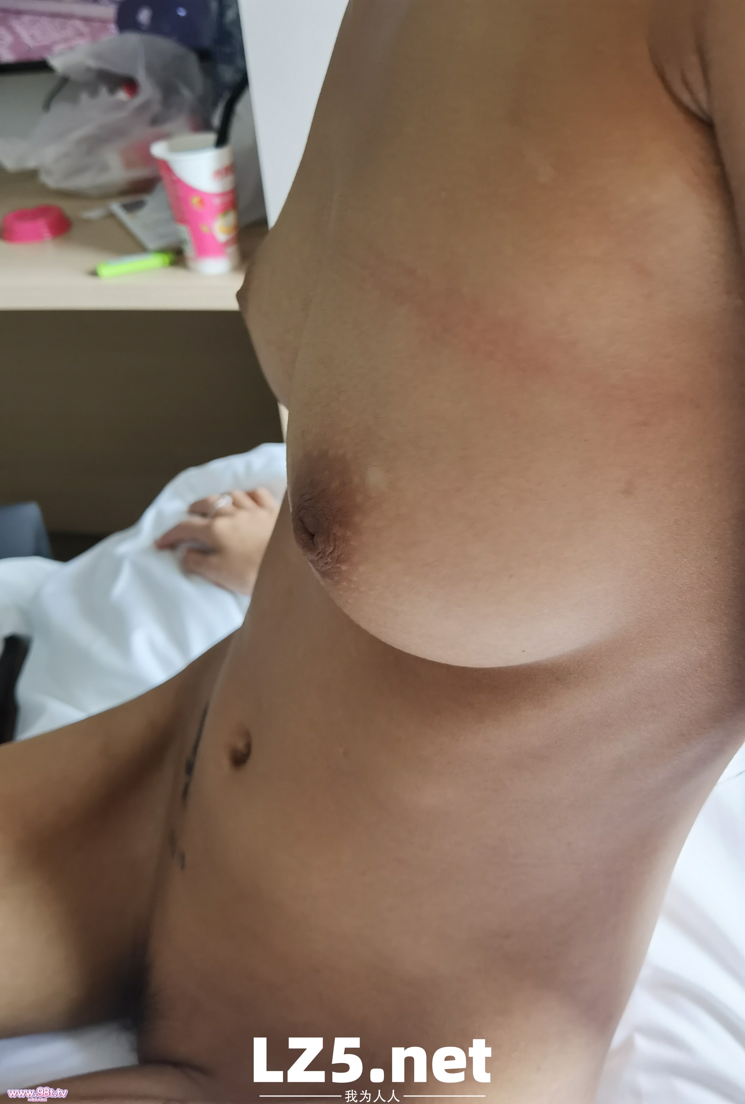 冠绝堂里的顶级美腿 清纯JK加笔直超长美腿 极品排骨身材 学妹气息铺面而来 谁能想到私下是个超级骚货小母狗呢【37P+手势验证】