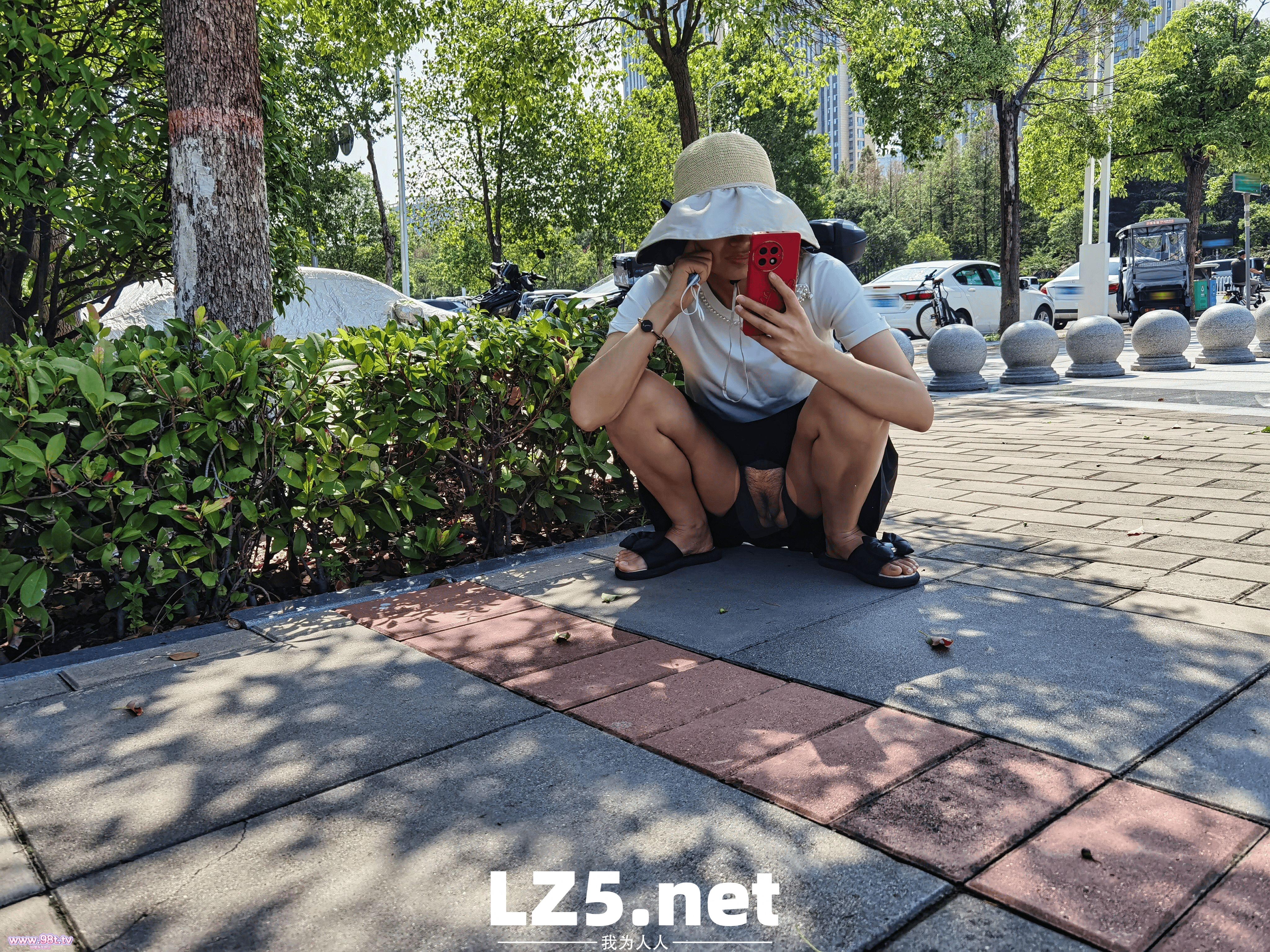 露脸人妻外拍15[33p]
