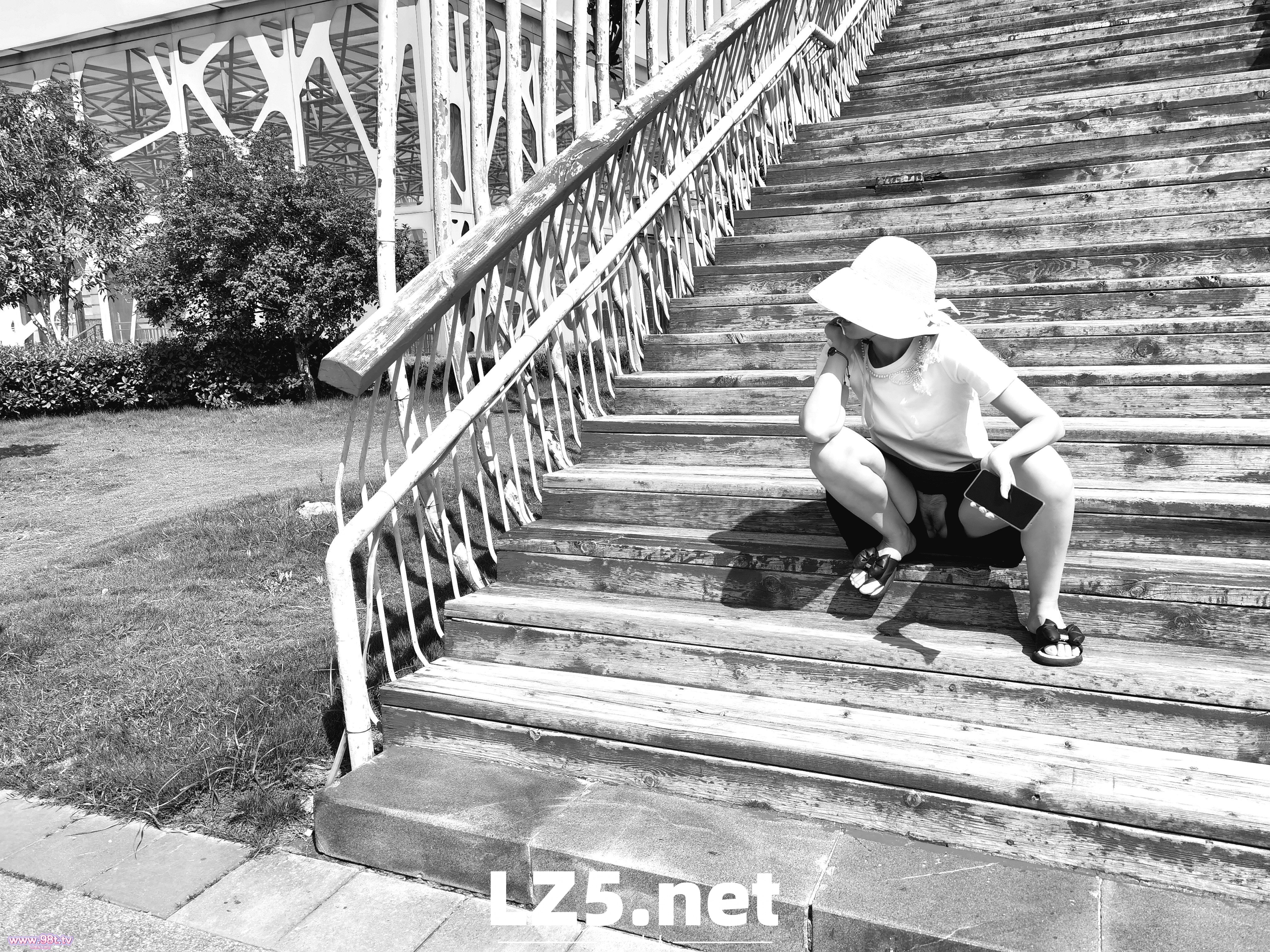 露脸人妻外拍15[33p]