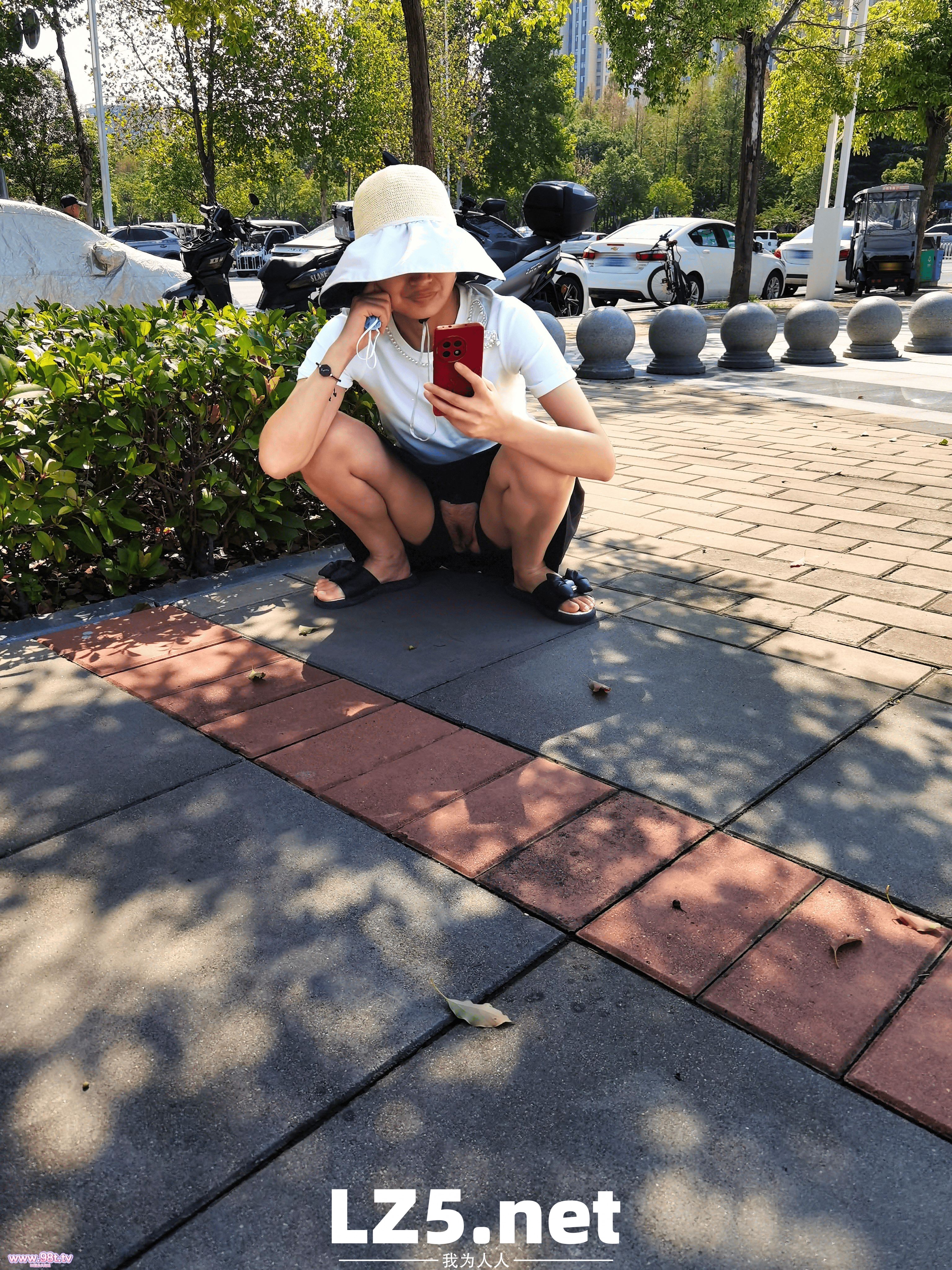 露脸人妻外拍15[33p]