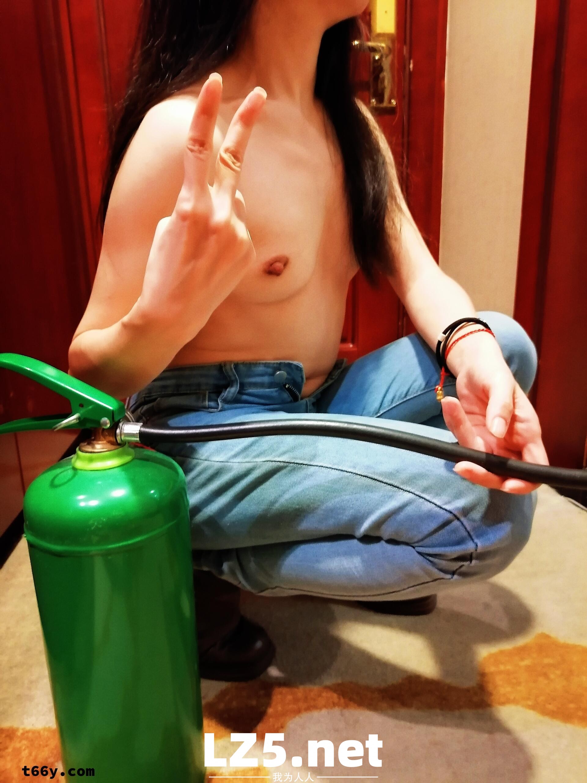 [原创 手势认证]中年夫人的风韵之展示她那熟透的身体，并熟练为你泄火技艺[33P]