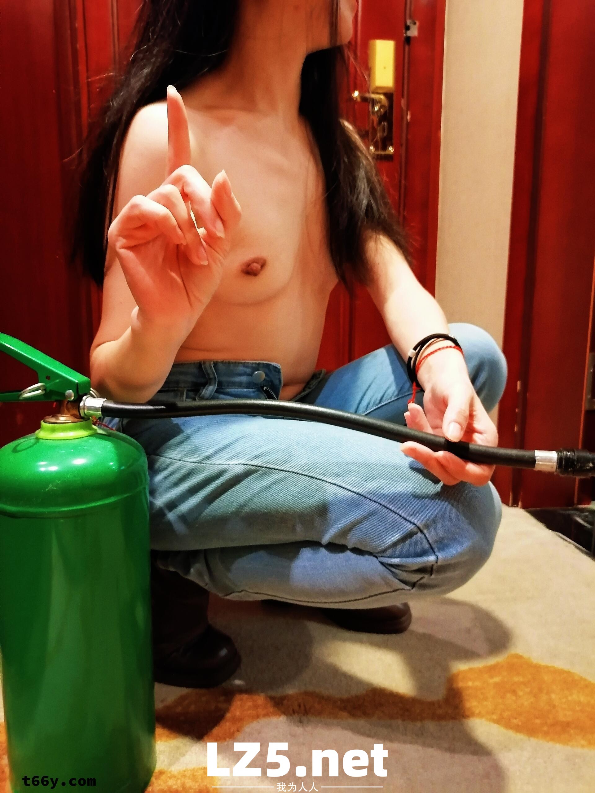 [原创 手势认证]中年夫人的风韵之展示她那熟透的身体，并熟练为你泄火技艺[33P]