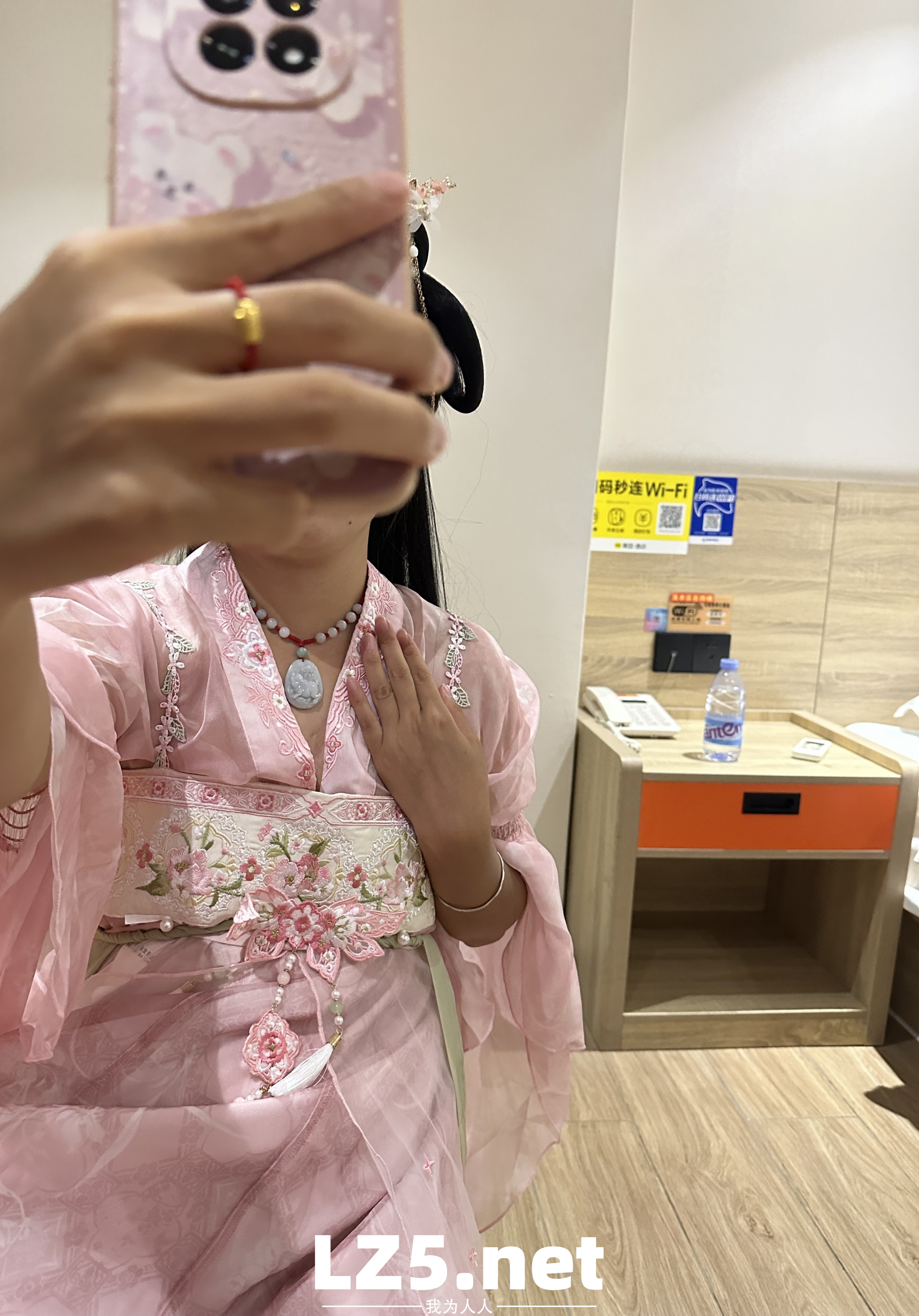 骚货喜欢穿着汉服啪啪啪[26P]