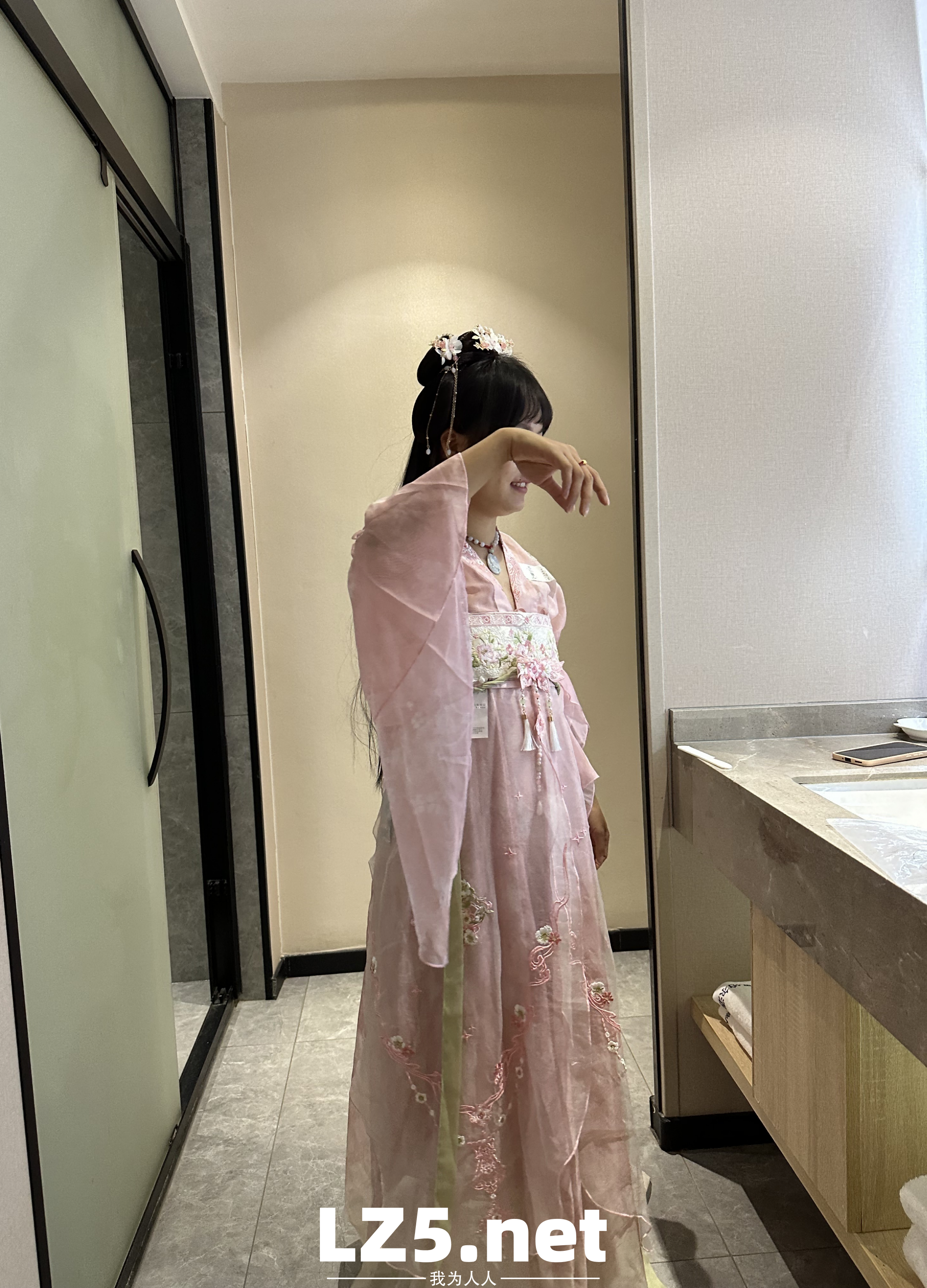 骚货喜欢穿着汉服啪啪啪[26P]