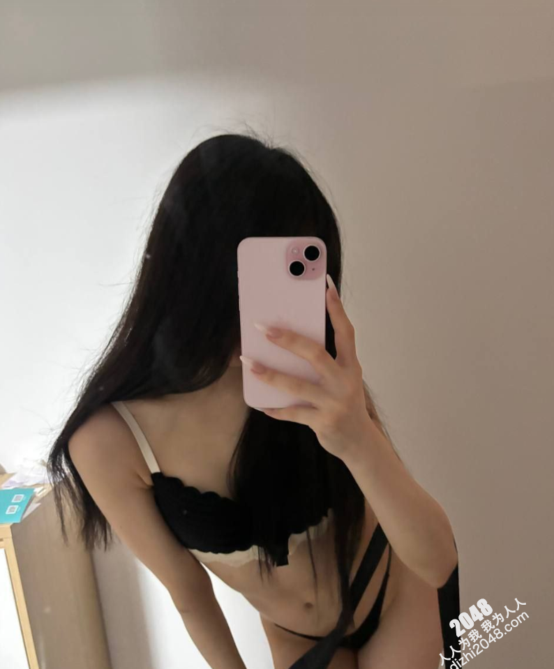 清纯反差小女友【15P】