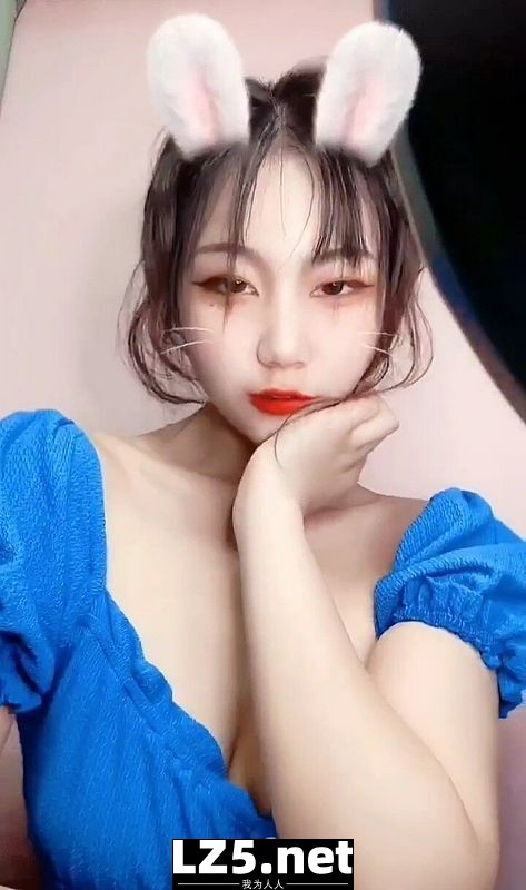 嫩妹愛自拍  (19P)