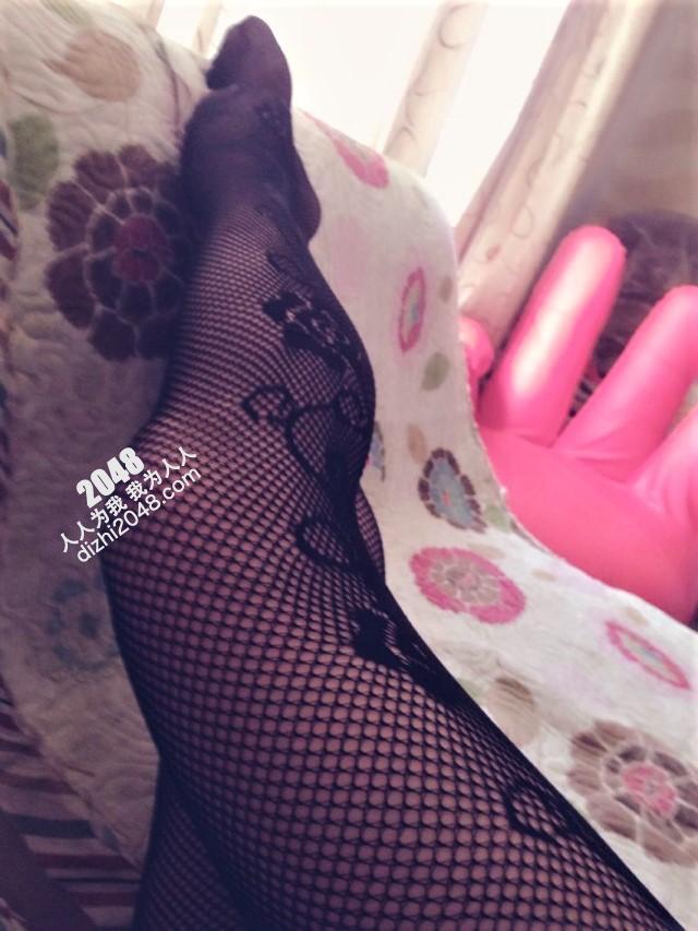 【30P】自拍饥渴的少妇母狗系列：她为我买的丝袜的目的，就是为了让我操她的时候更硬更大