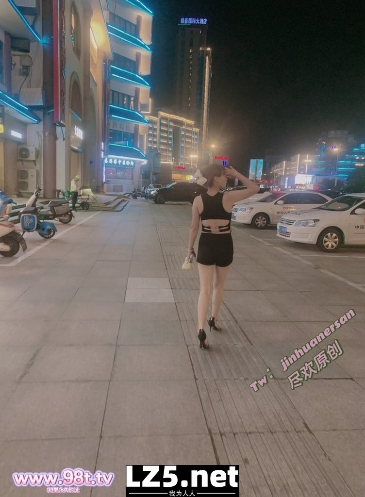 优雅气质性感人妻【尽欢】昨天去约单没吃饱小穴里夹在单男的精华回家找老公[179P]
