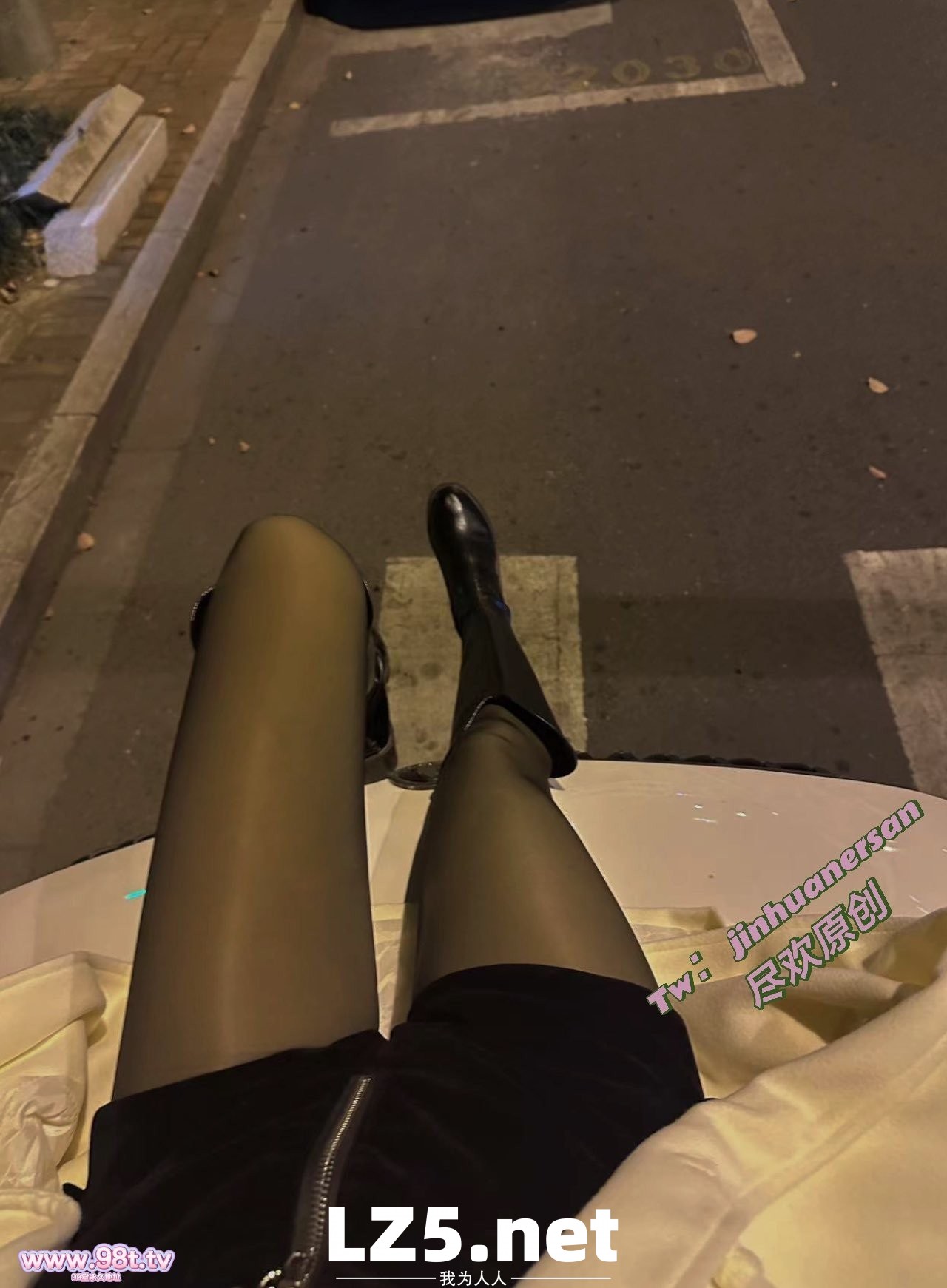 优雅气质性感人妻【尽欢】昨天去约单没吃饱小穴里夹在单男的精华回家找老公[179P]