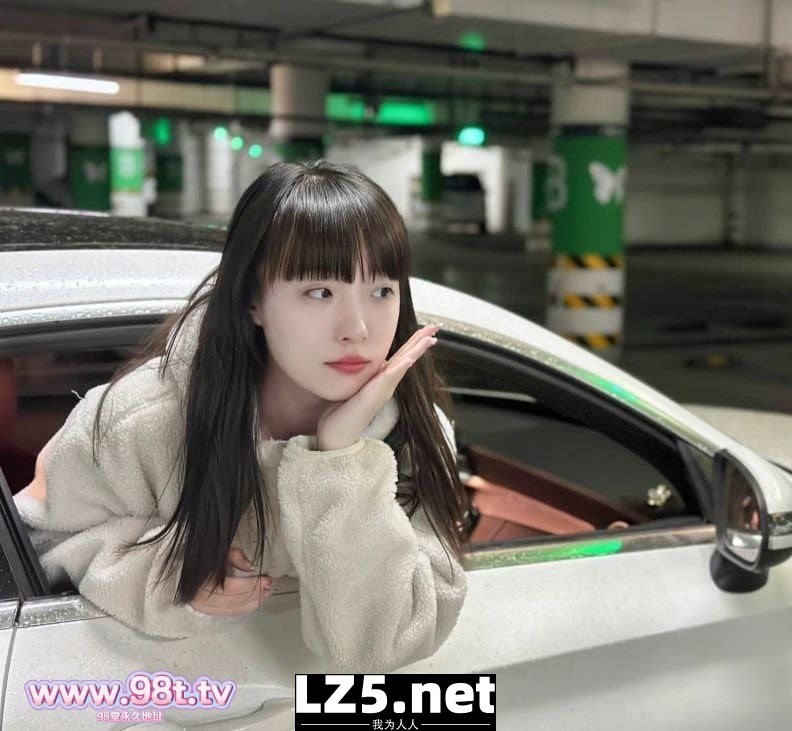 爱露出的小美女_[50P]