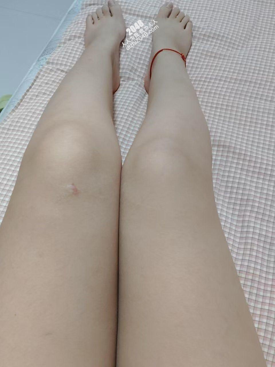 黑丝大奶内衣黑白丝袜轮番换着穿揉搓褐色巨乳奶头  [29P]