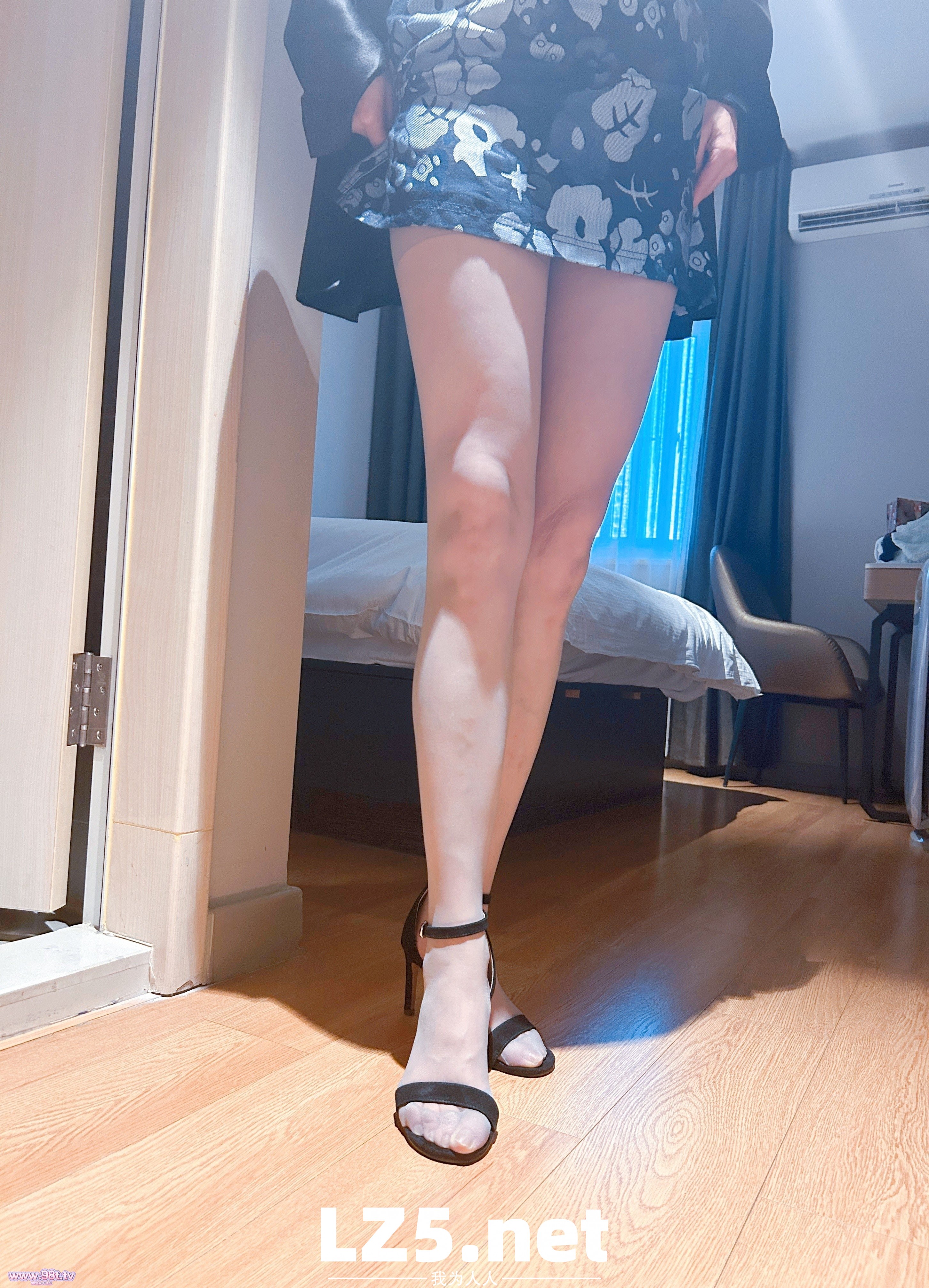 2025第六弹 小妈灰丝秀长腿 原味分享惹人醉【83P+微露脸+双手势认证+聊天记录】