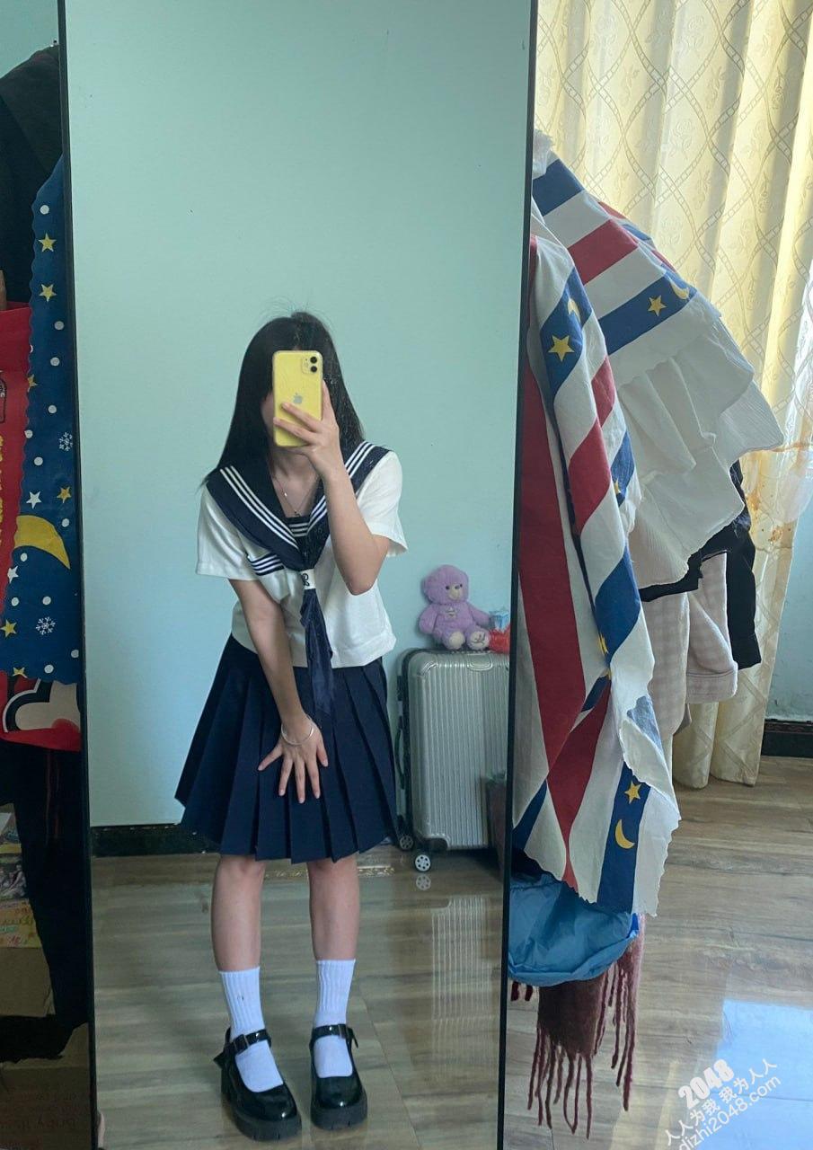 颇有姿色韵味紫发少女对镜拍抱着巨乳抖动 [30P]