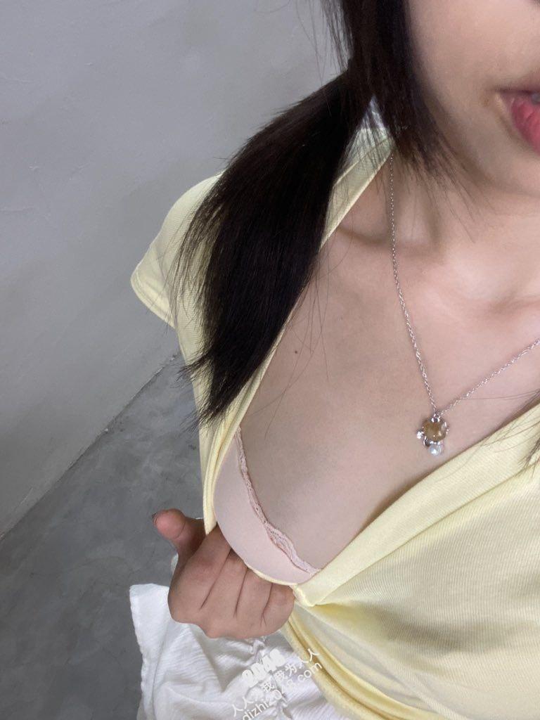 颇有姿色韵味紫发少女对镜拍抱着巨乳抖动 [30P]