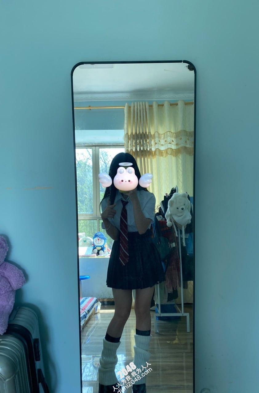 颇有姿色韵味紫发少女对镜拍抱着巨乳抖动 [30P]