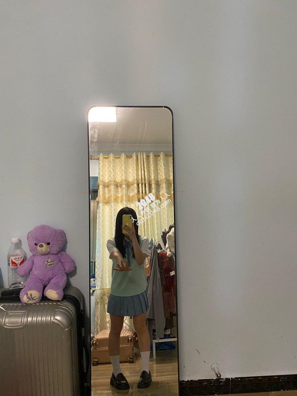 颇有姿色韵味紫发少女对镜拍抱着巨乳抖动 [30P]