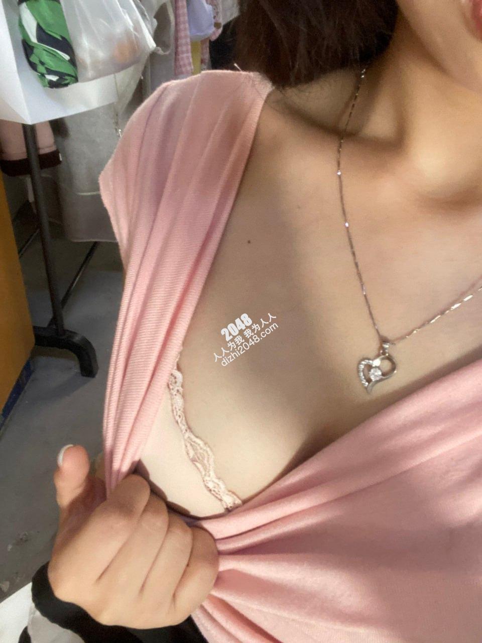 颇有姿色韵味紫发少女对镜拍抱着巨乳抖动 [30P]