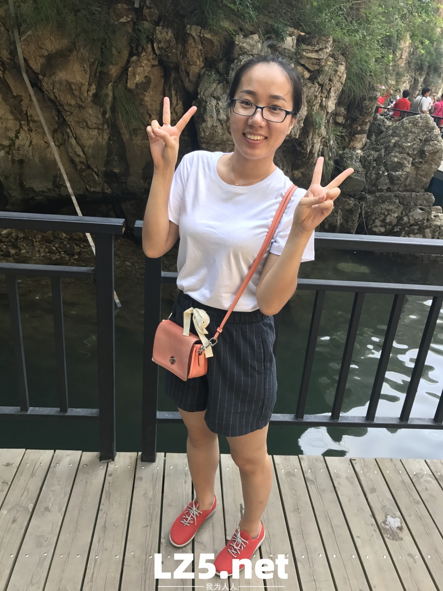 美豔人妻劉珊,云盤海量私拍流出,十年淫片見證嬌娃騷化曆程  (438P)