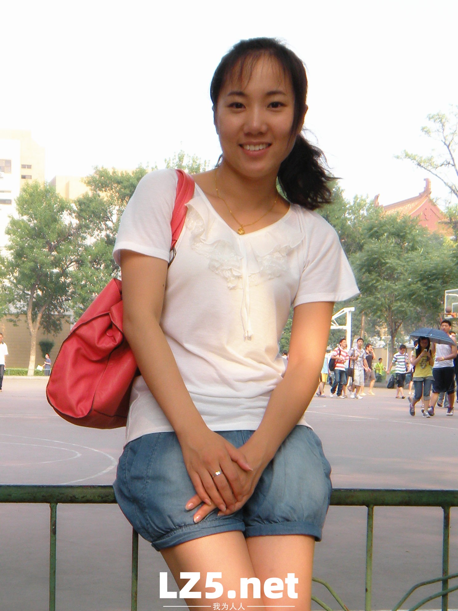 美豔人妻劉珊,云盤海量私拍流出,十年淫片見證嬌娃騷化曆程  (438P)