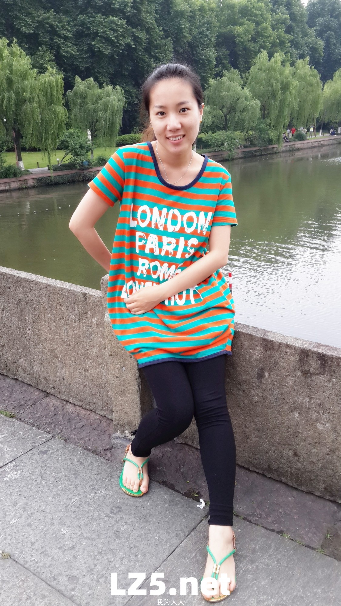 美豔人妻劉珊,云盤海量私拍流出,十年淫片見證嬌娃騷化曆程  (438P)