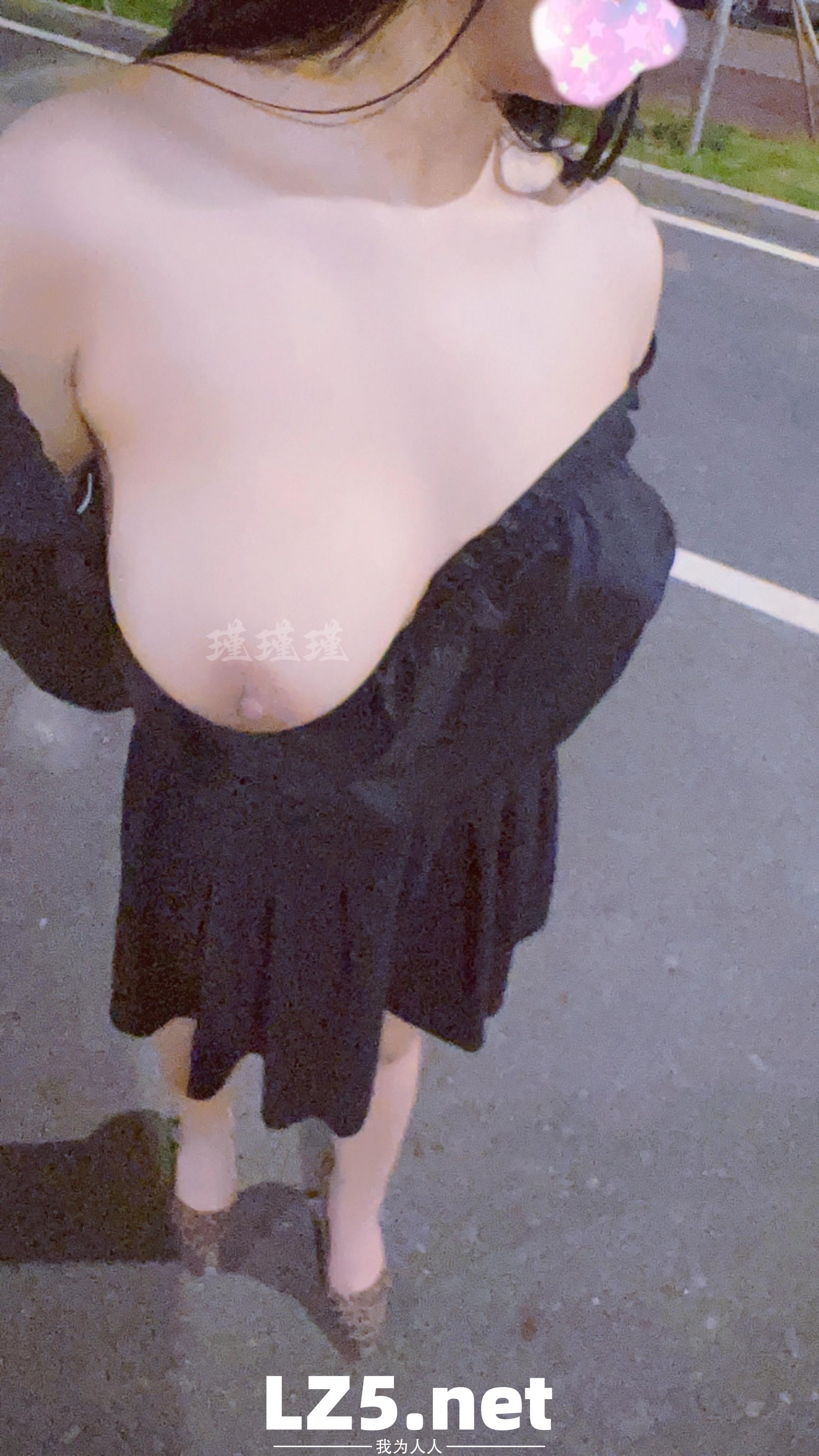 [原创]近期携手巨乳娇妻“全裸”大尺度露出（合集） 公路 公交站 房车营地 天桥 附带下次巨乳单女照片  [94P]