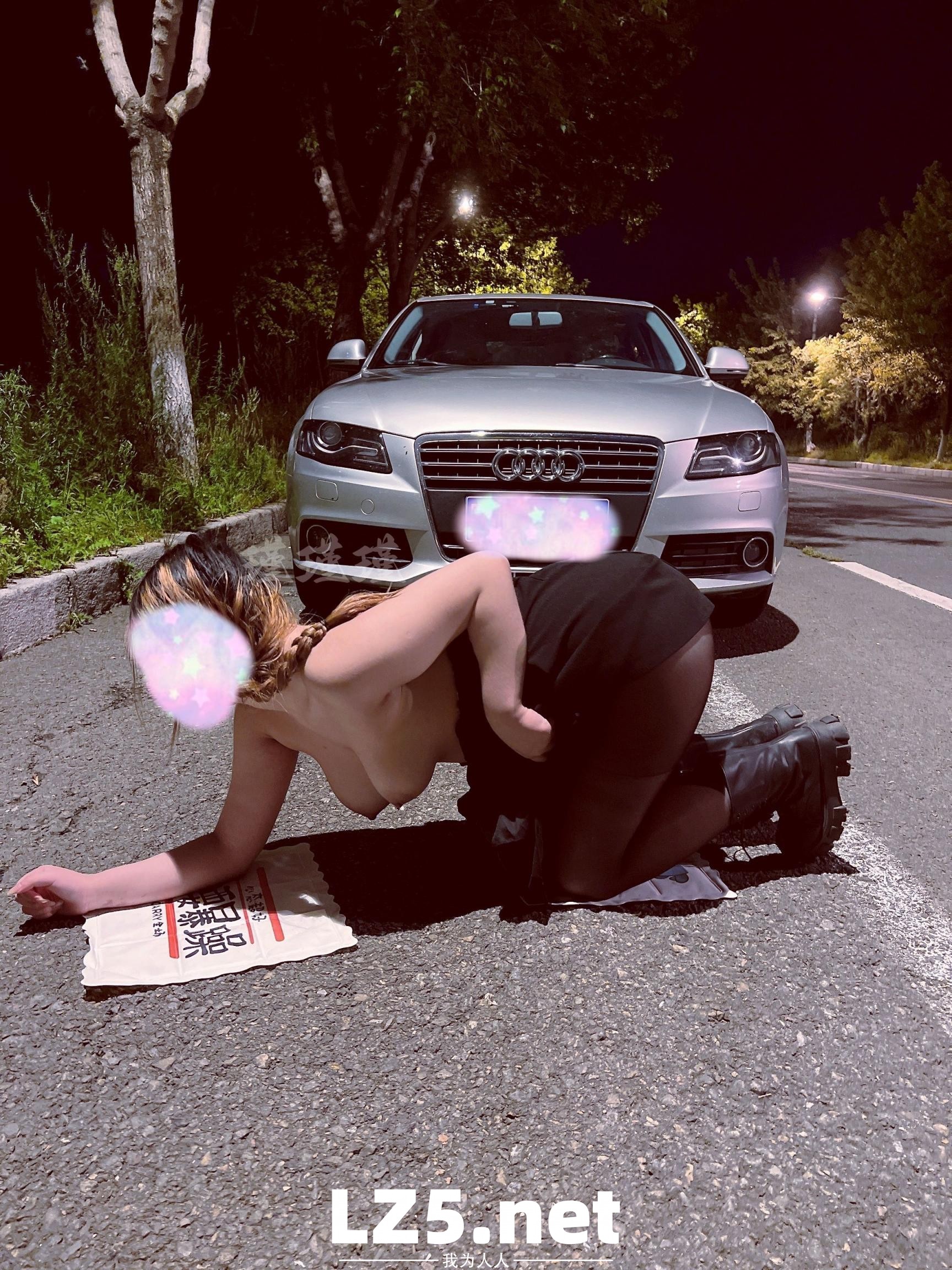 [原创]近期携手巨乳娇妻“全裸”大尺度露出（合集） 公路 公交站 房车营地 天桥 附带下次巨乳单女照片  [94P]