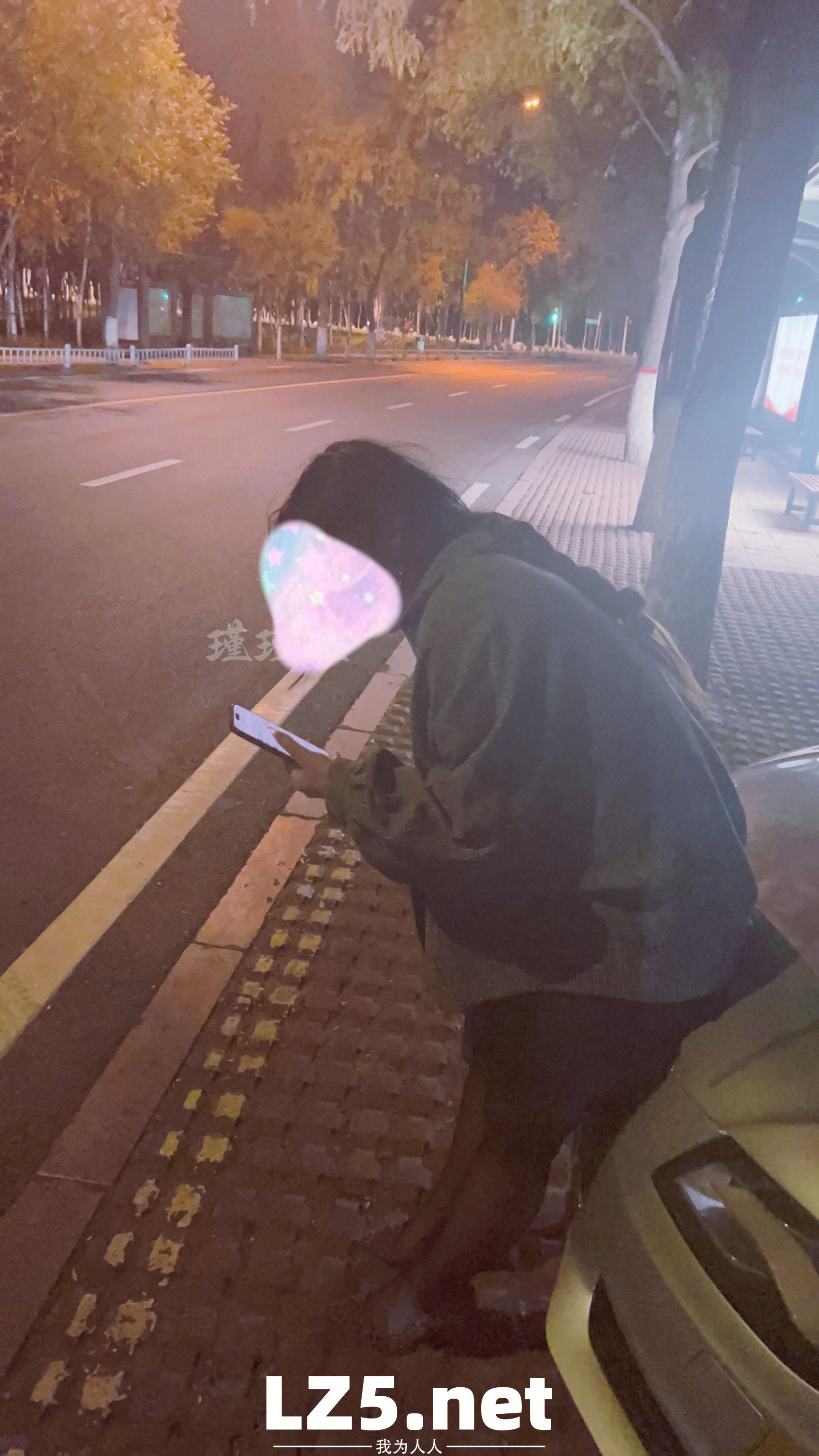 [原创]近期携手巨乳娇妻“全裸”大尺度露出（合集） 公路 公交站 房车营地 天桥 附带下次巨乳单女照片  [94P]