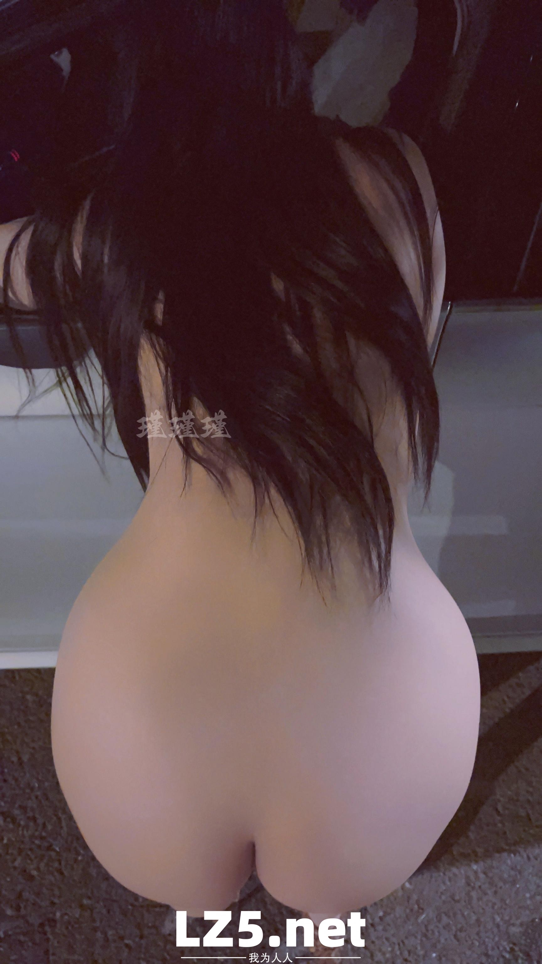[原创]近期携手巨乳娇妻“全裸”大尺度露出（合集） 公路 公交站 房车营地 天桥 附带下次巨乳单女照片  [94P]