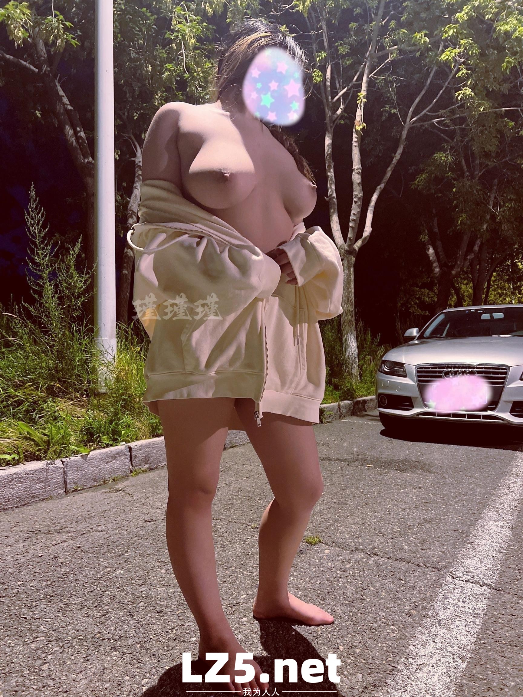 [原创]近期携手巨乳娇妻“全裸”大尺度露出（合集） 公路 公交站 房车营地 天桥 附带下次巨乳单女照片  [94P]