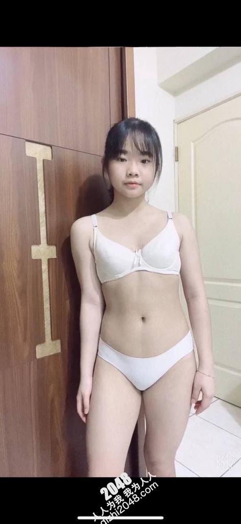 贫乳反差萌妹[21P]