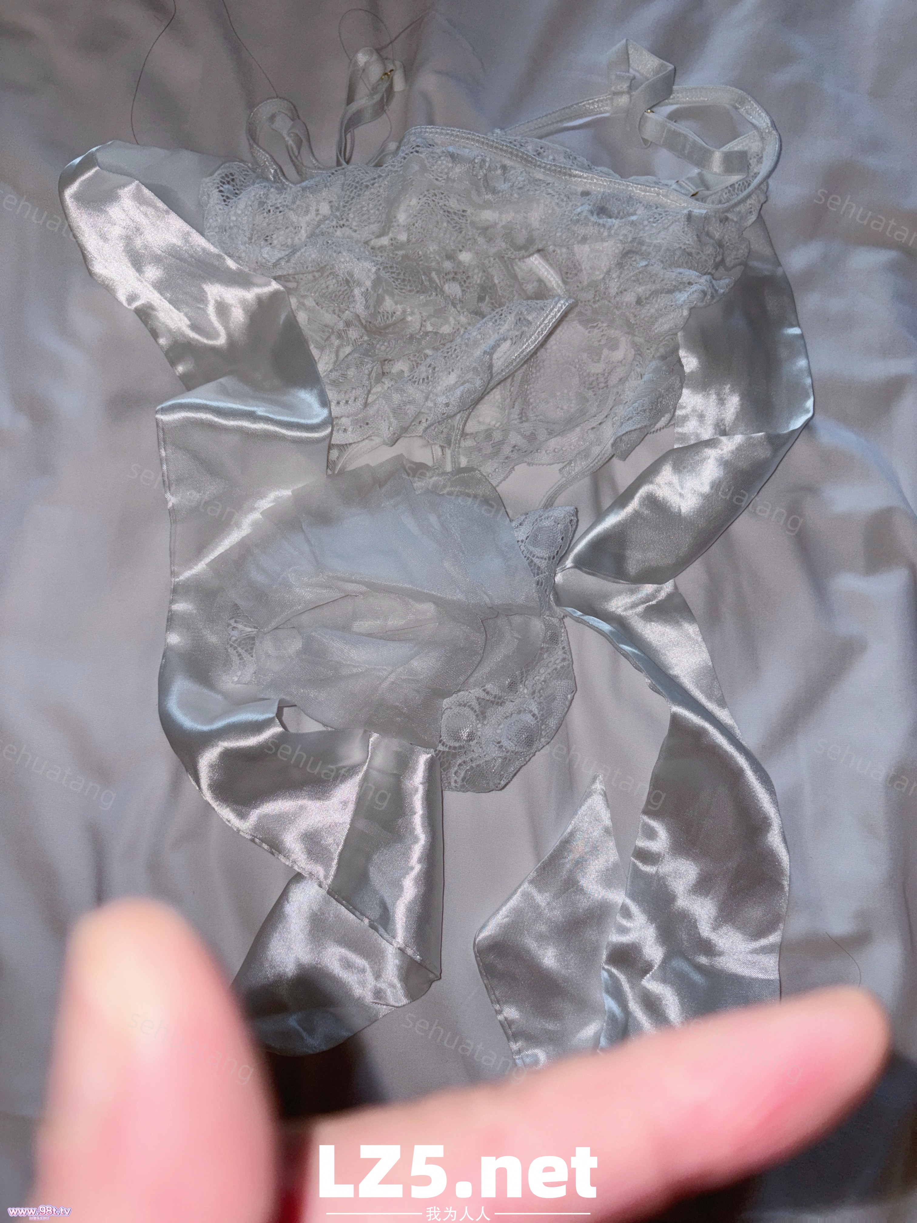 白色l蕾丝连体衣的别样体验【20P+手势验证】