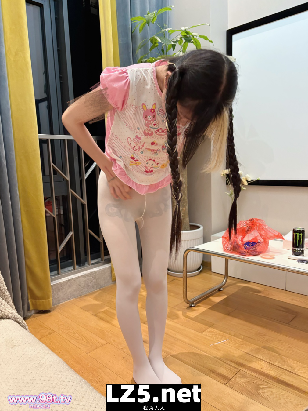 【出击日记19】07年朋克风舌钉反差萝莉第一篇-白丝女儿服【25P-46GIF-手势验证】