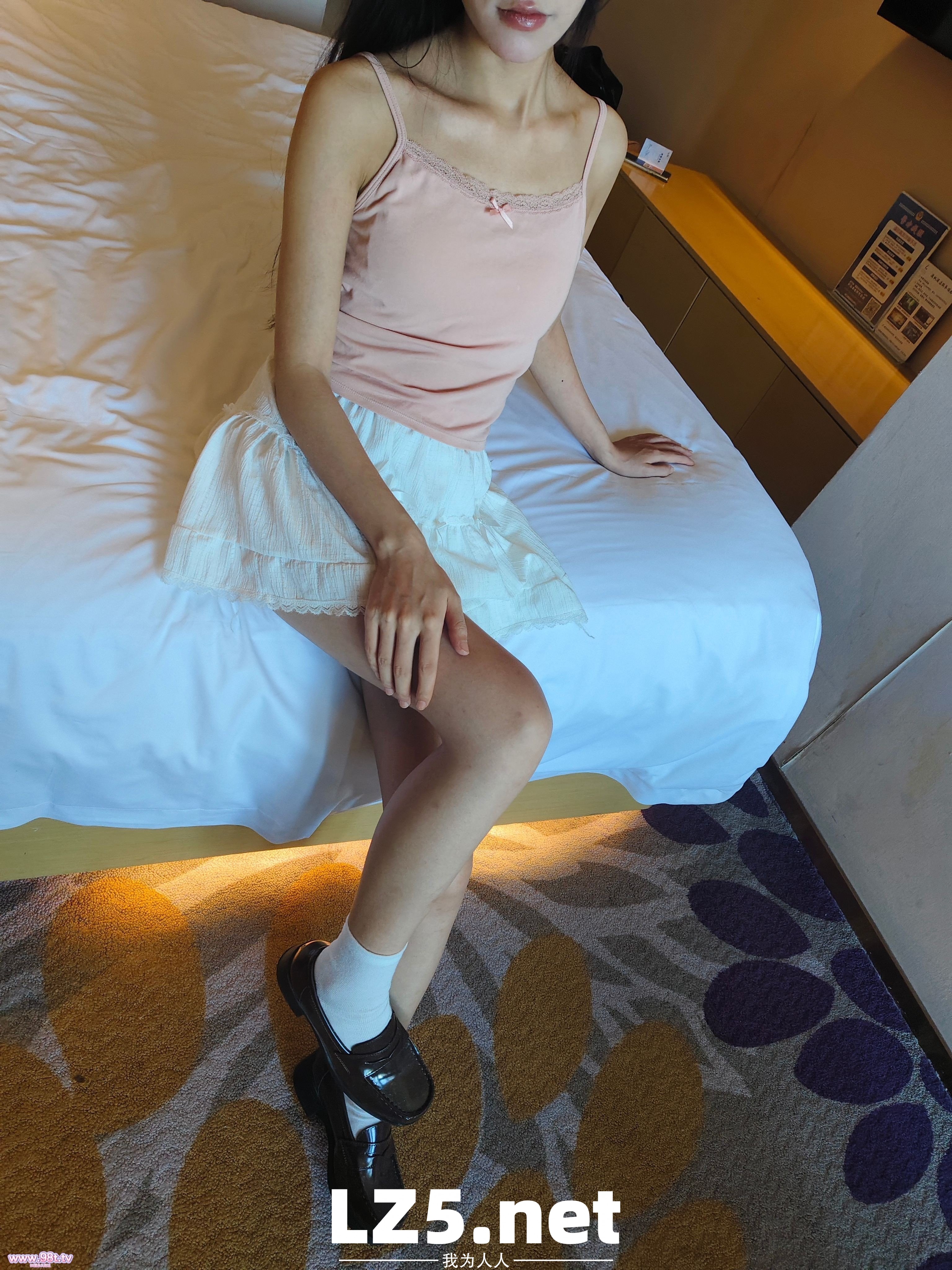 女神的短裙吊带，是不是你的最爱?【46P+手势验证】