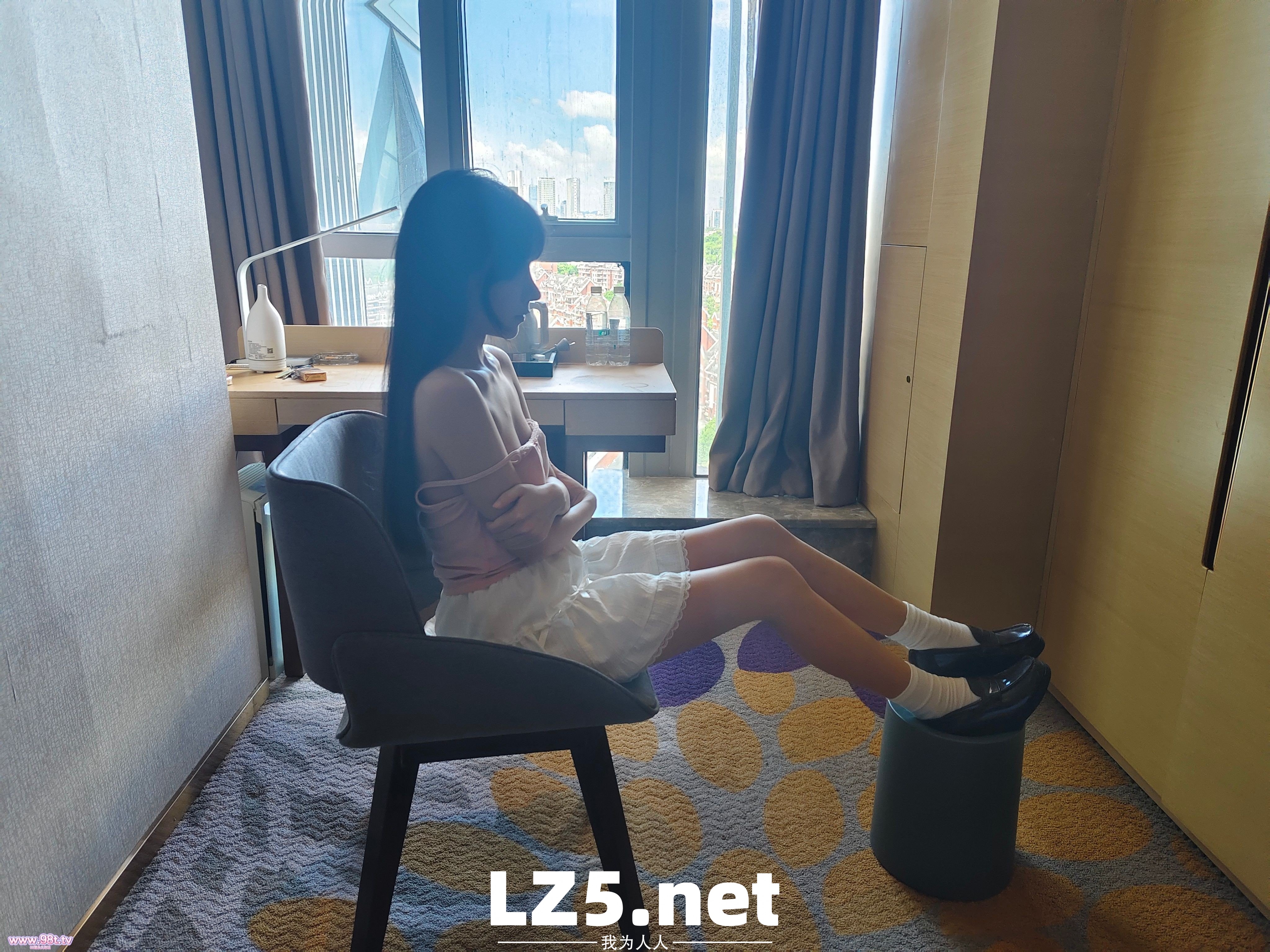 女神的短裙吊带，是不是你的最爱?【46P+手势验证】