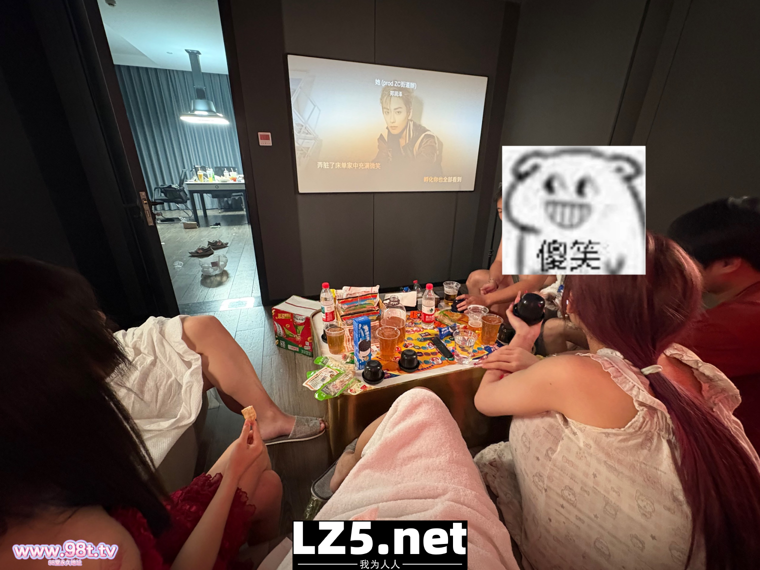 【出击日记21】狼友聚会之3男3女，电竞酒店六人行【18P-21GIF】