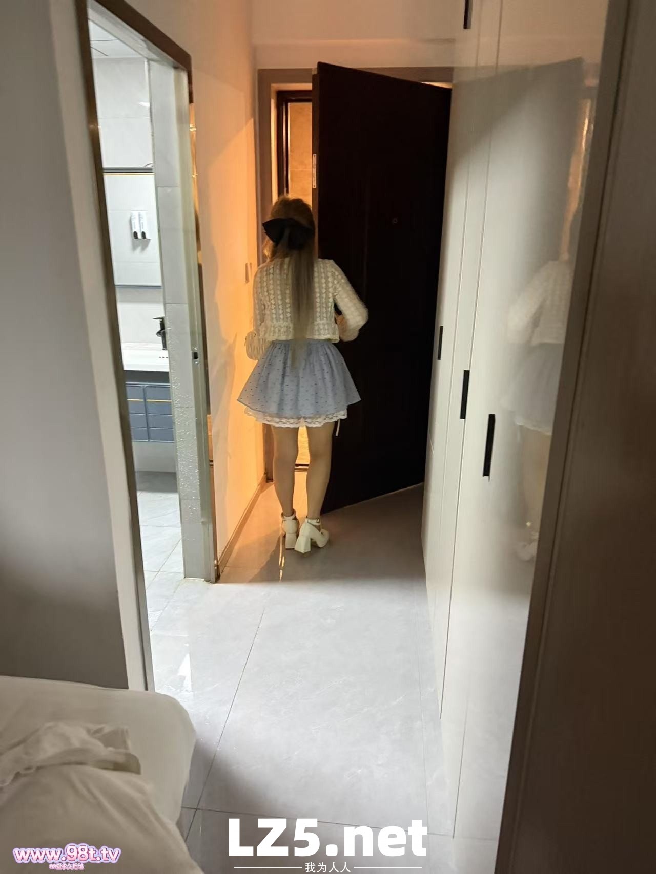 精致陪玩电竞女kitty小猫咪------1+2+各种日常情趣制服，聊天记录剧情【46P+手势验证】
