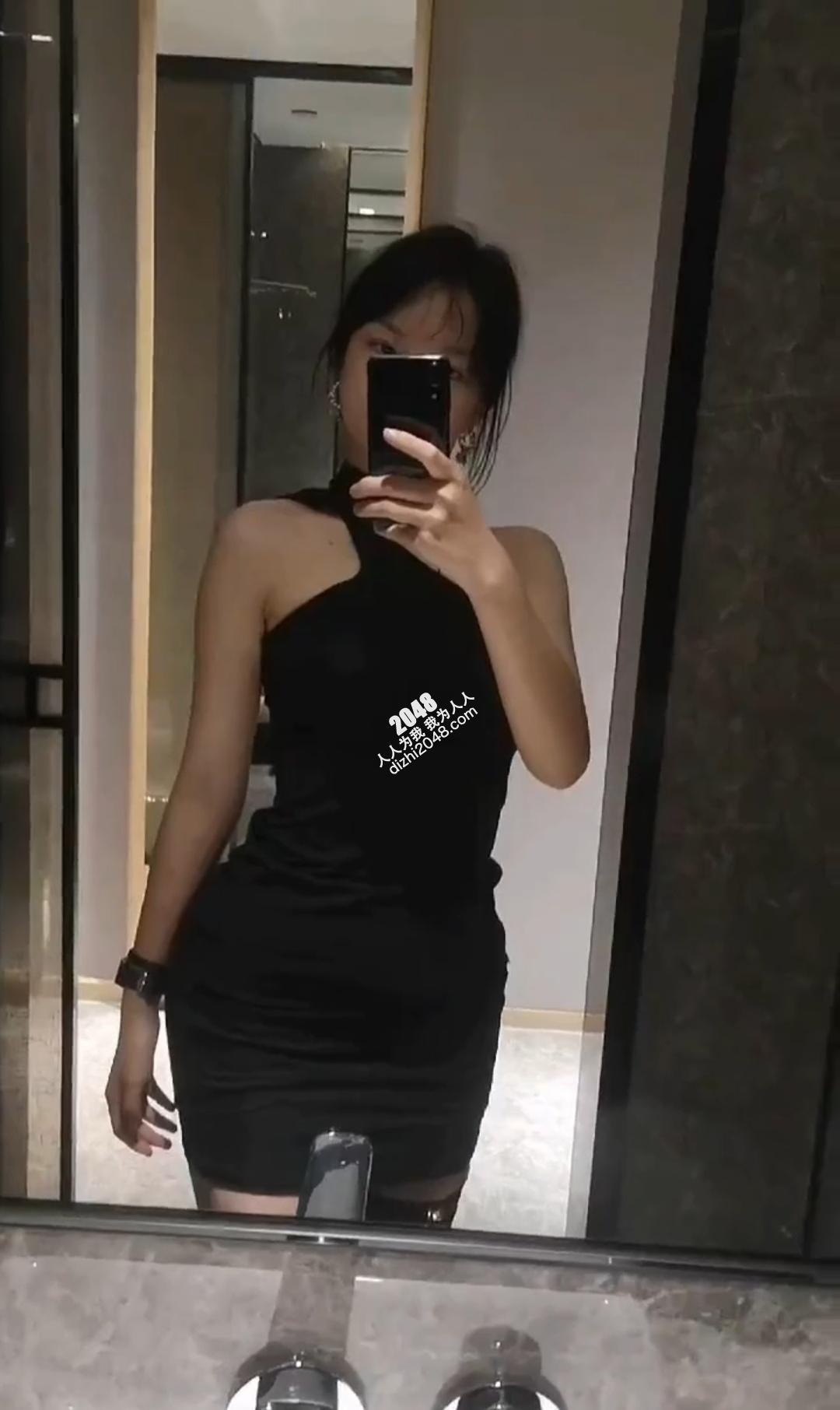 反差眼镜少女自拍 可爱的小心心图案裤子没想到这么反差 长着一对巨乳   手持假棒棒甩动 [29P]