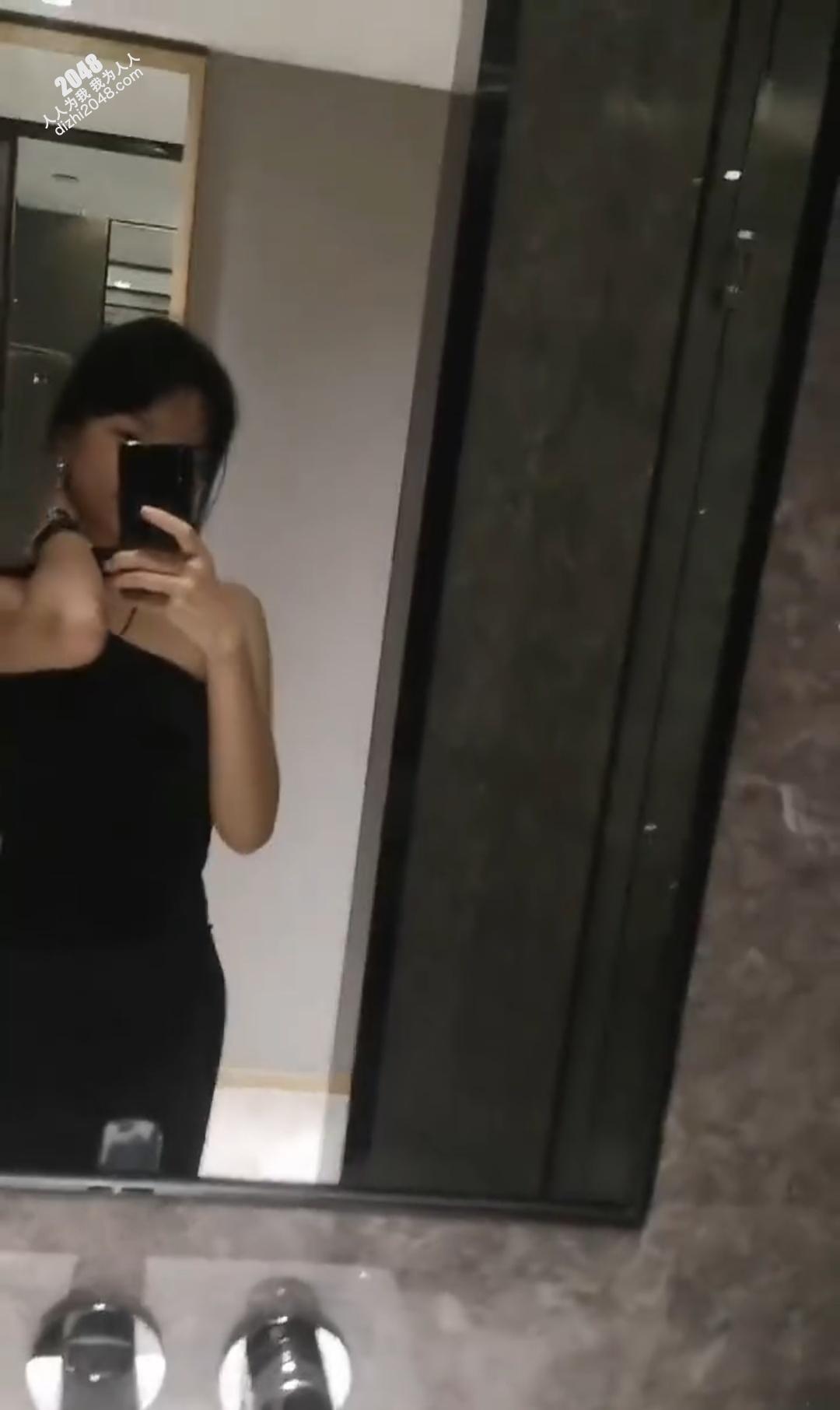 反差眼镜少女自拍 可爱的小心心图案裤子没想到这么反差 长着一对巨乳   手持假棒棒甩动 [29P]