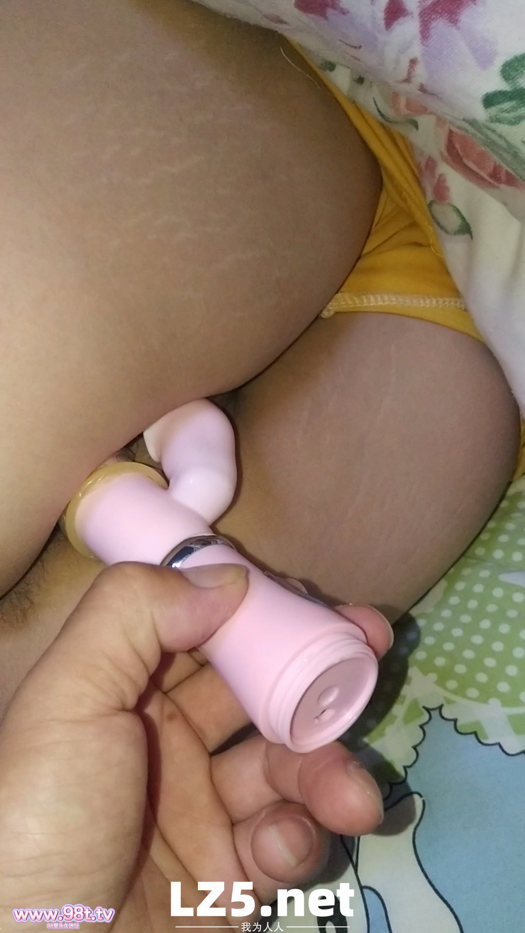 用自慰器慢慢插入娇妻的骚穴(二)【34P+11gif+手势验证】