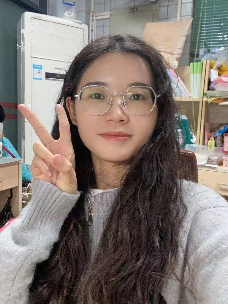 小母狗私下是个欲女 被各种调教  最喜欢吃鸡 小穴也一直被透 [27P]