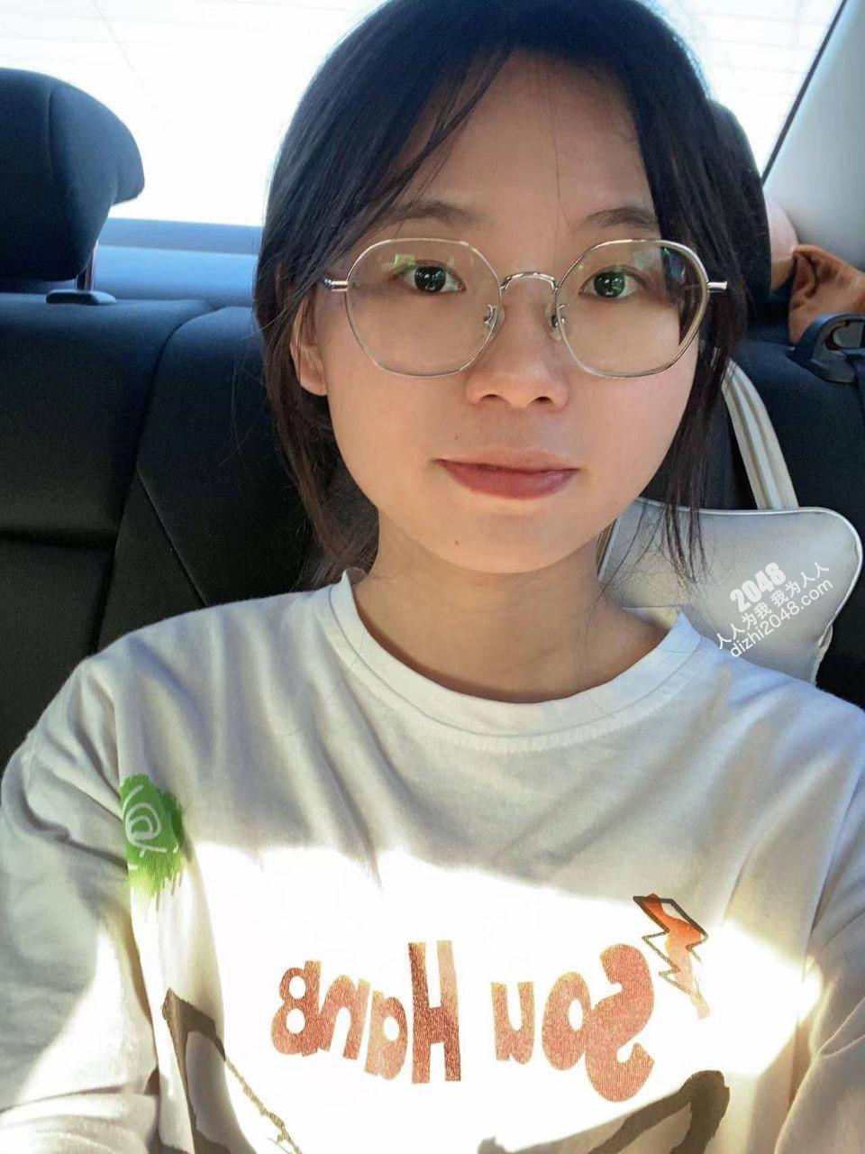 小母狗私下是个欲女 被各种调教  最喜欢吃鸡 小穴也一直被透 [27P]