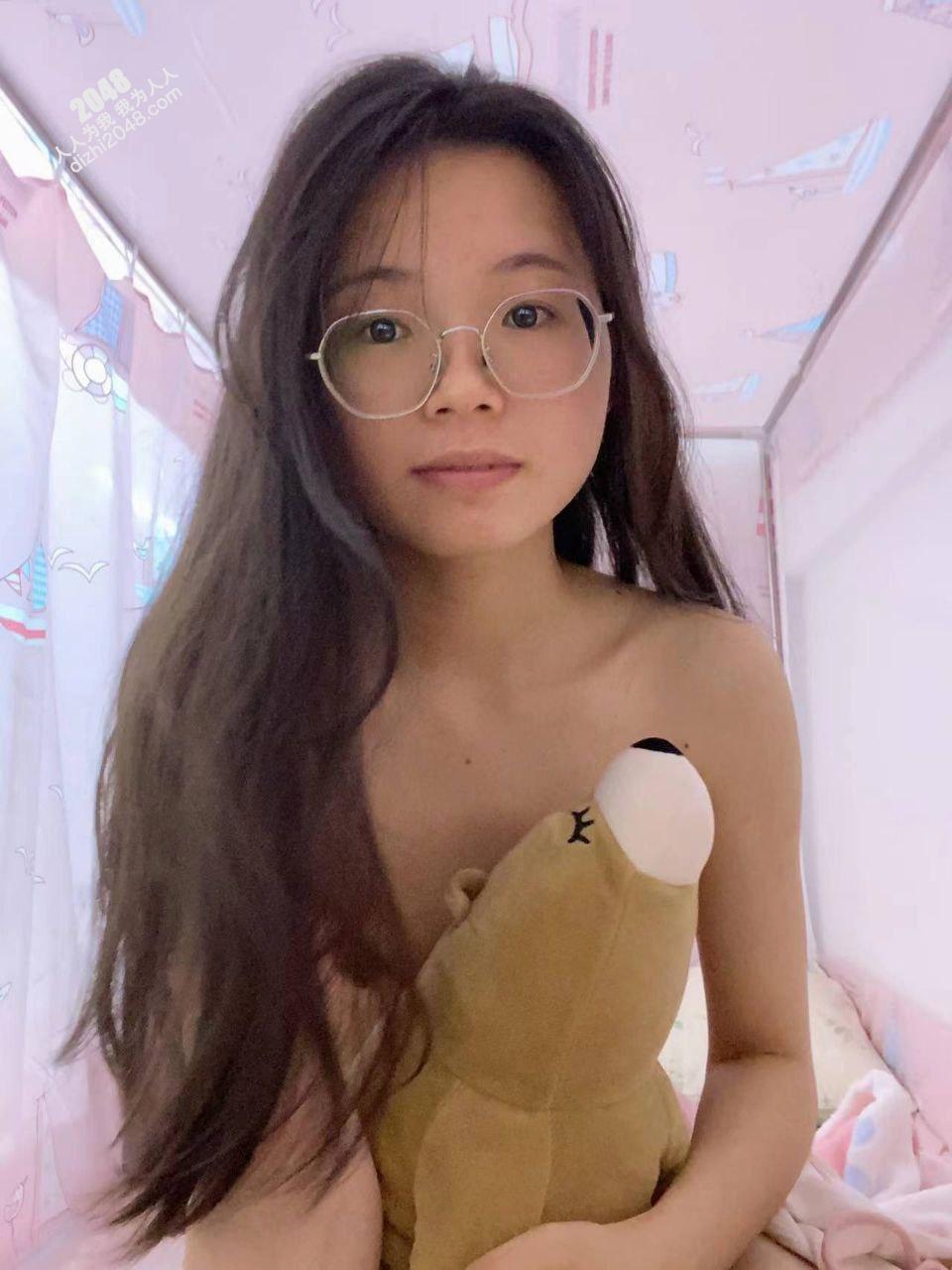 小母狗私下是个欲女 被各种调教  最喜欢吃鸡 小穴也一直被透 [27P]