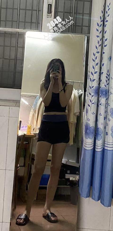 小母狗私下是个欲女 被各种调教  最喜欢吃鸡 小穴也一直被透 [27P]
