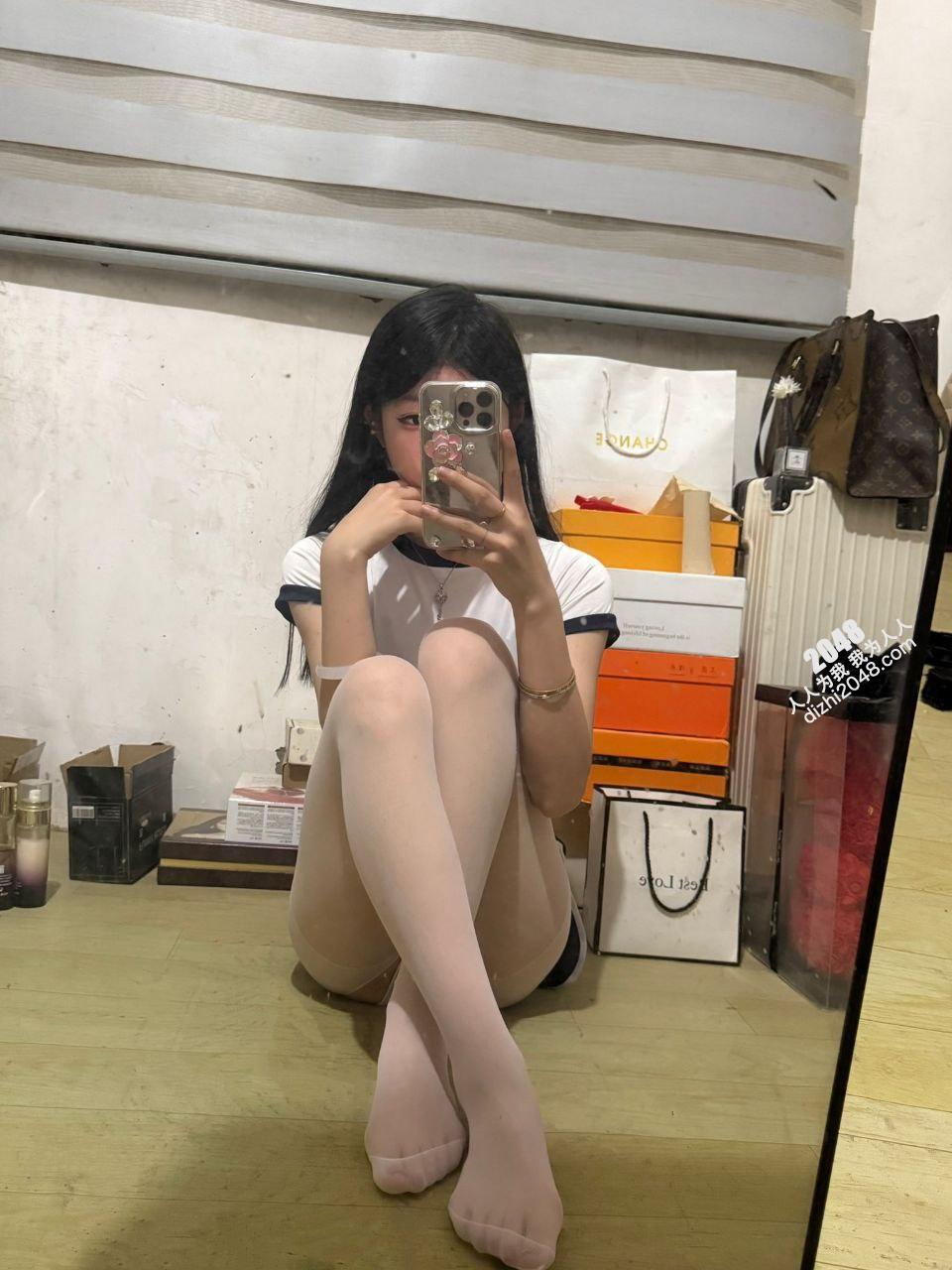 母狗抠白虎嫩穴自慰 阴毛非常旺盛 性欲非常强 [29P]