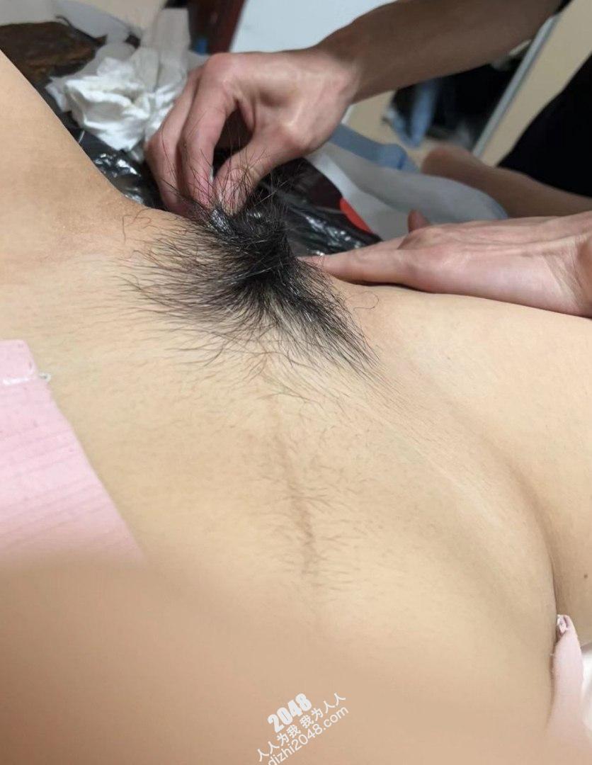高颜值母狗沦为金主的泄欲工具  给金主先舔后插 每个姿势都很享受 [28P]