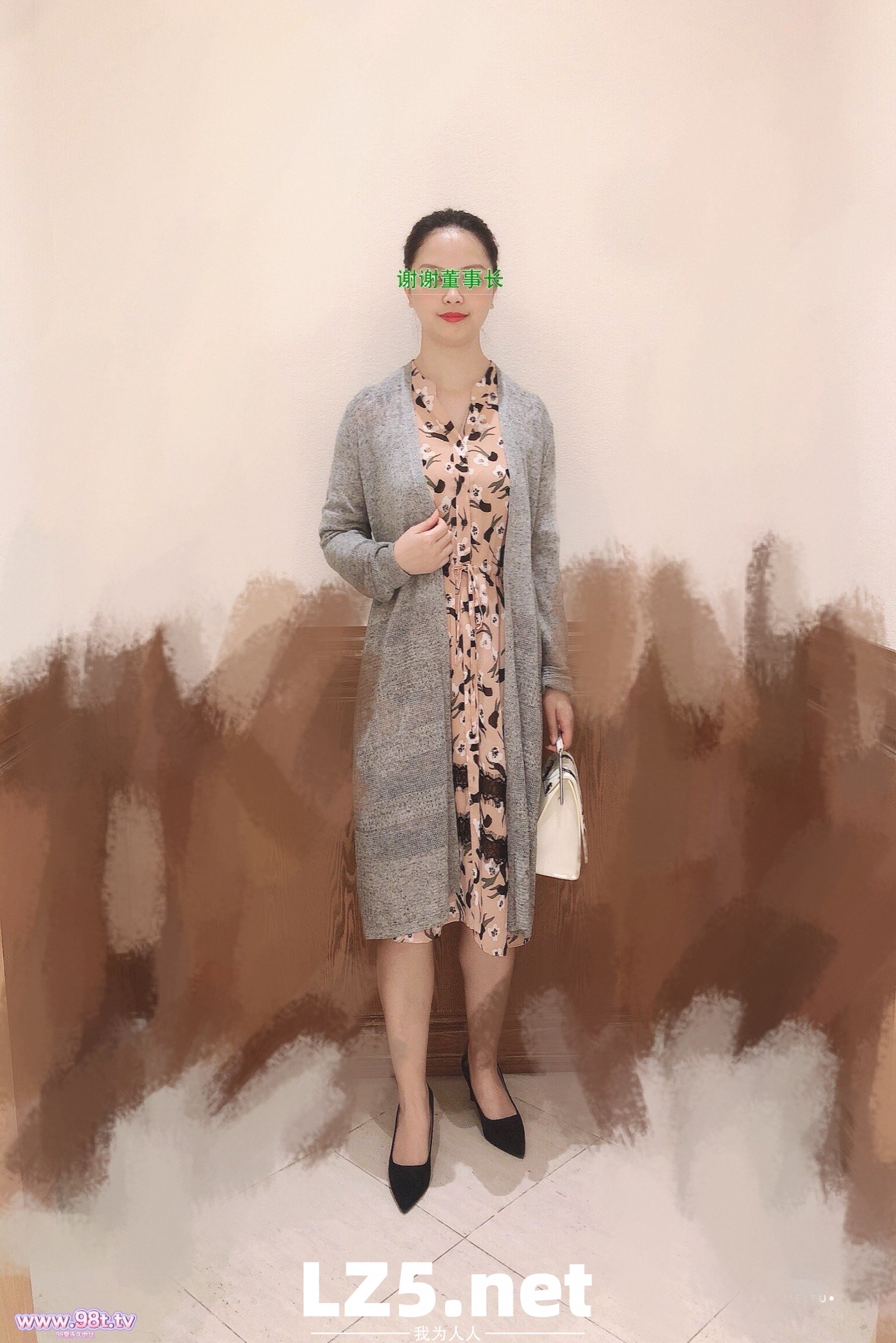 【最爱人妻二】颜值人妻、袁媛喜欢生活更喜欢爱二篇、喜欢还有三篇【生活照露脸+手势验证+24P】