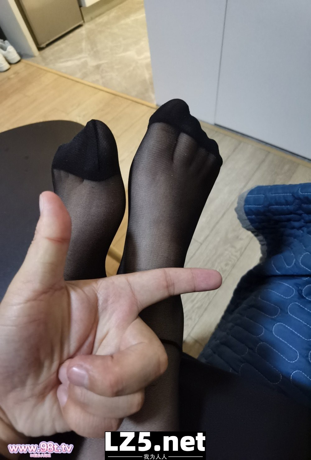 黑丝 玉足 美腿 女仆 粉嫩美穴 BUFF叠满的极品精厕人妻谁能不喜欢【50P+6GIF+手势验证】