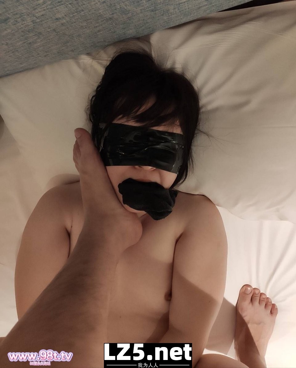 肉肉的小坦克背着男友在出租屋多次约男同事，露脸生活照[30P]