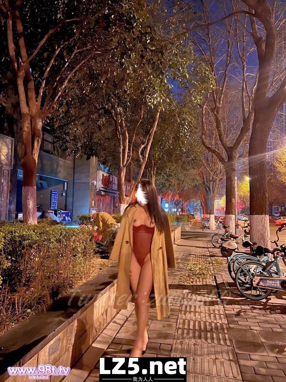 西安极品美女户外露出绿帽献妻多人淫趴调教男奴[120P]